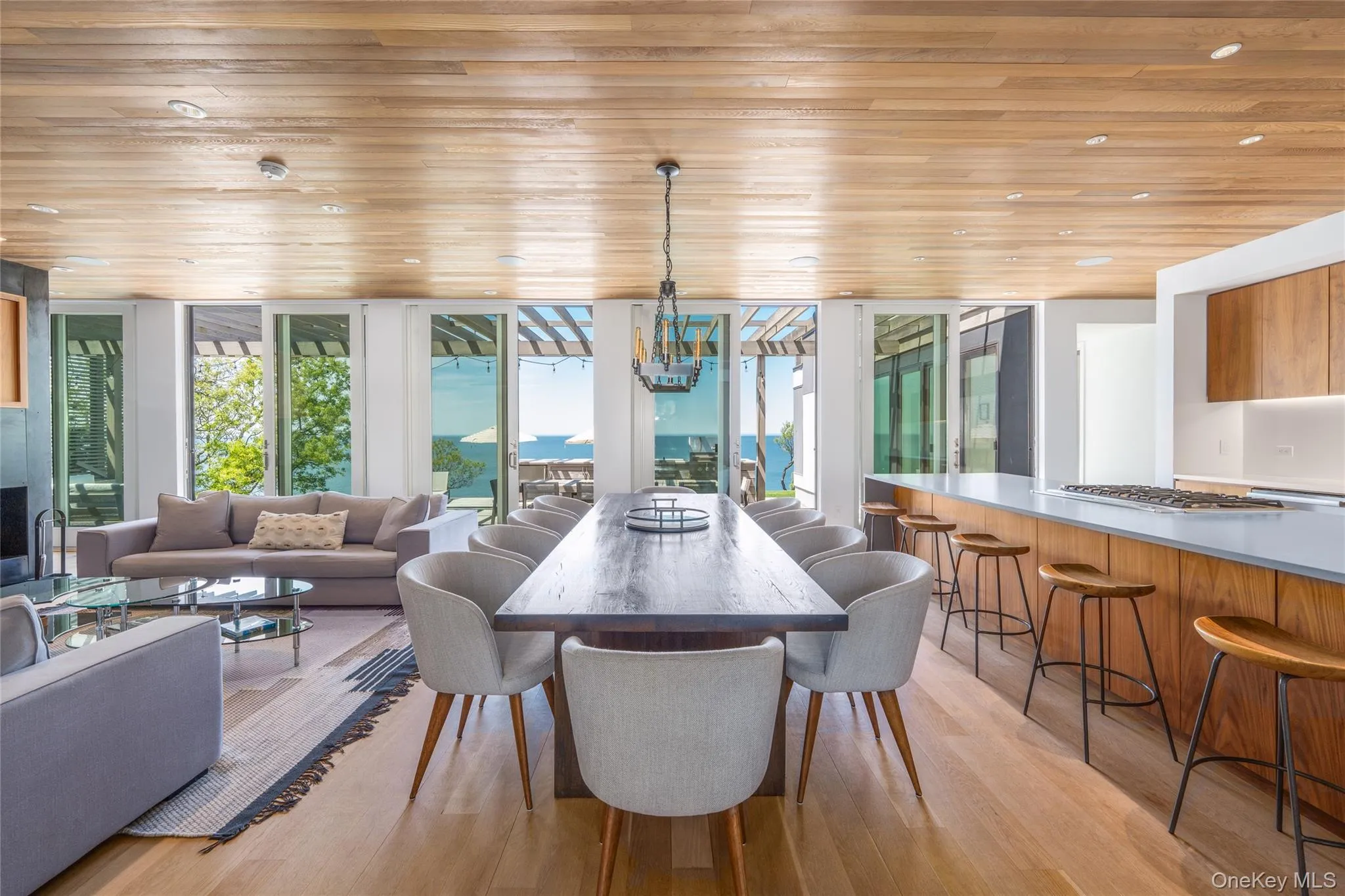 470 Lloyds Ln, Mattituck 470 Lloyds Ln, Mattituck