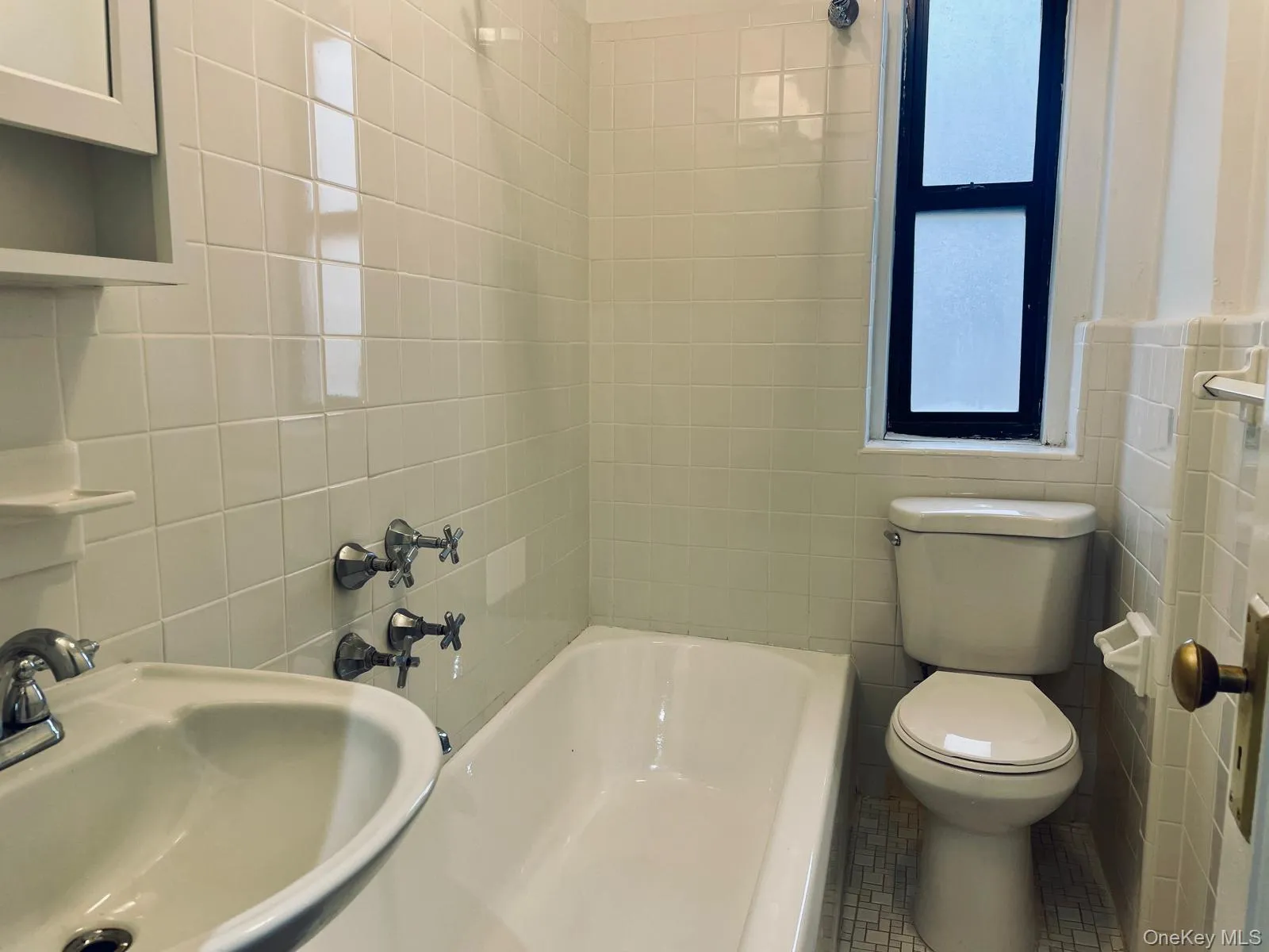35-35 75 Street, New York, NY, 3 Rooms Rooms,1 BathroomBathrooms,Residential Lease,For Rent,75,0,875377 35-35 75 Street, New York, NY, 3 Rooms Rooms,1 BathroomBathrooms,Residential Lease,For Rent,75,0,875377