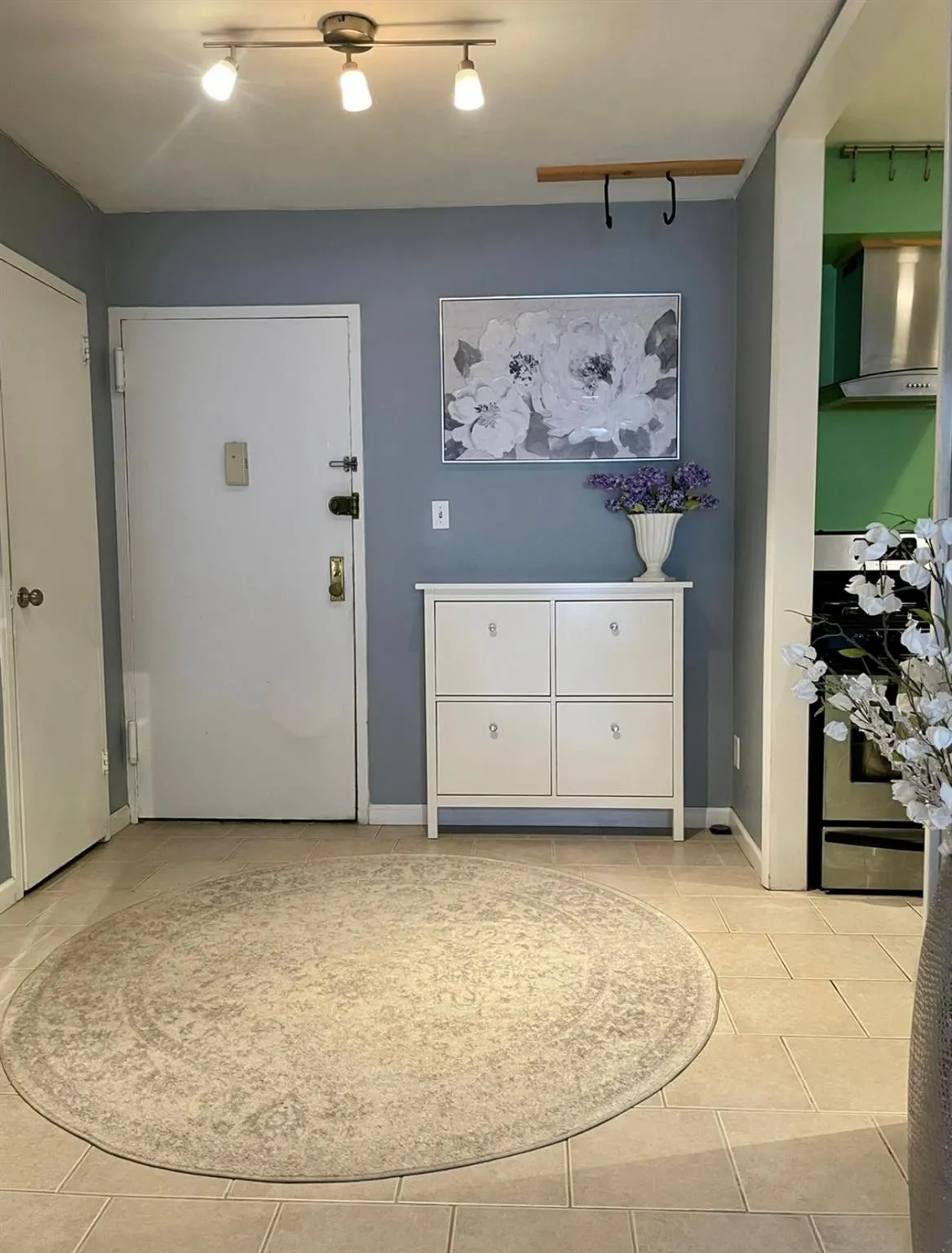 Entrance foyer featuring light tile patterned flooring and baseboards Entrance foyer featuring light tile patterned flooring and baseboards