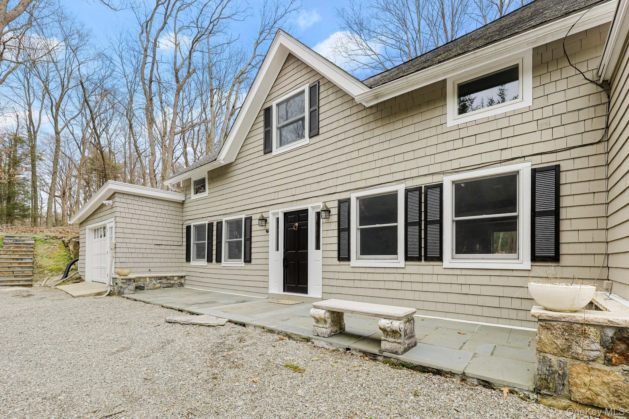 Front of cottage, garage Front of cottage, garage