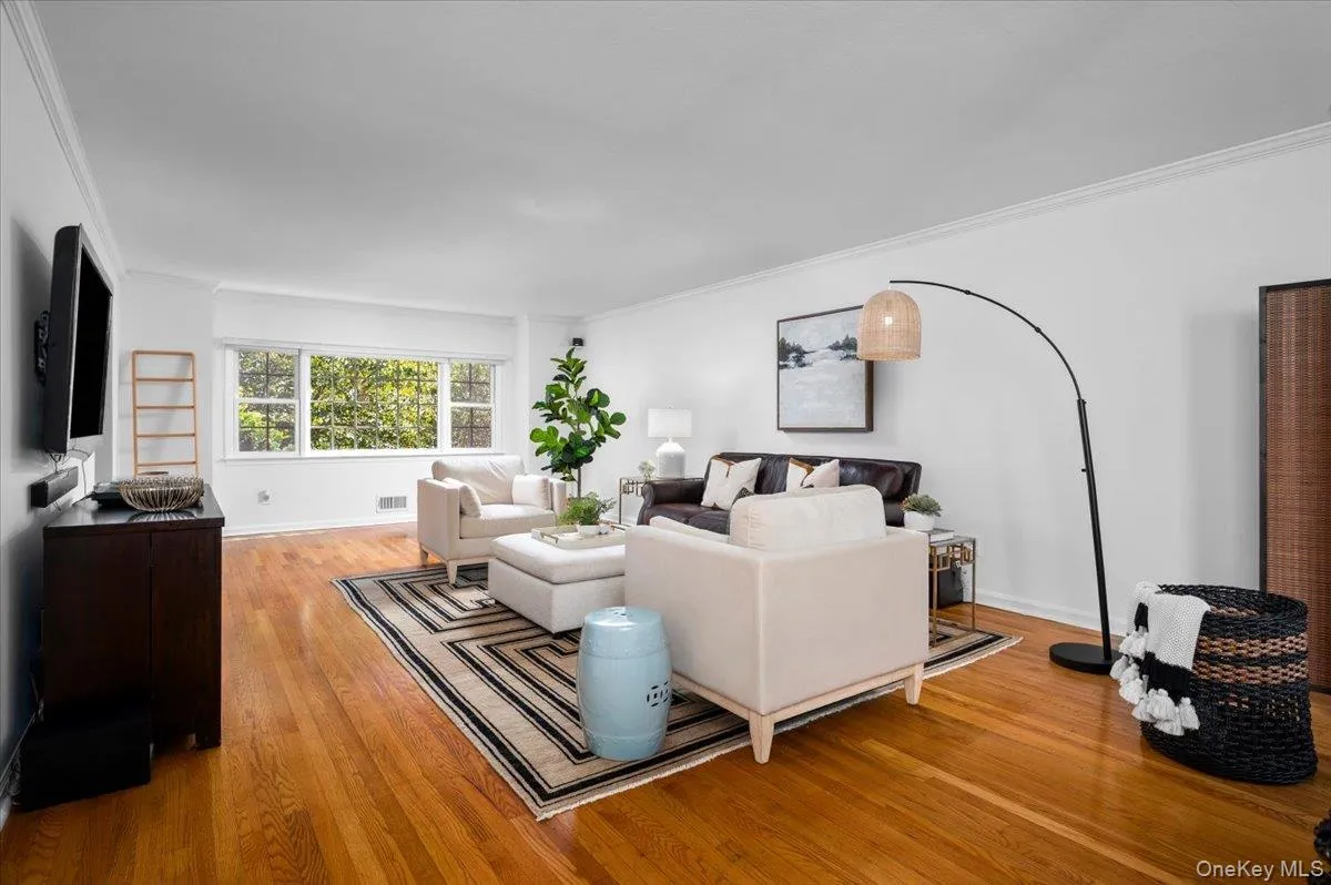 second perspective emphasizes the room’s impressive width, abundant natural light and flexible furniture layout. second perspective emphasizes the room’s impressive width, abundant natural light and flexible furniture layout.