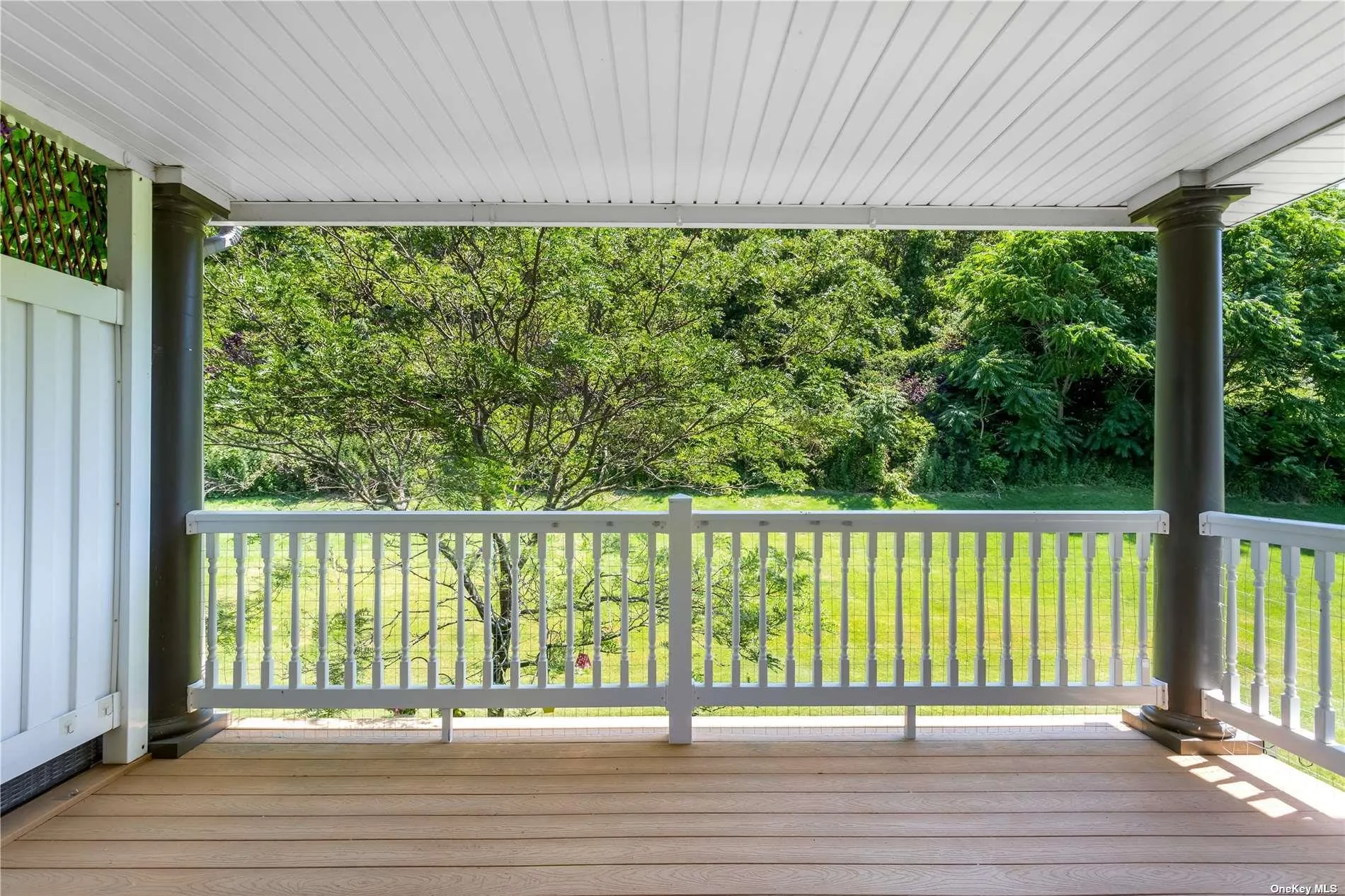 Spacious covered balcony Spacious covered balcony