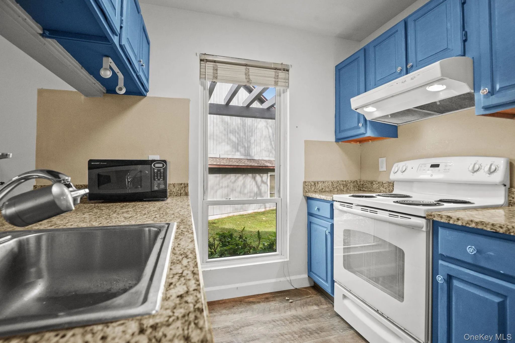 Bright and functional, this granite kitchen includes modern lighting, plenty of storage, and a full appliance suite. Bright and functional, this granite kitchen includes modern lighting, plenty of storage, and a full appliance suite.