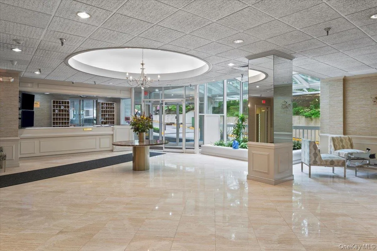 Spacious lobby Spacious lobby