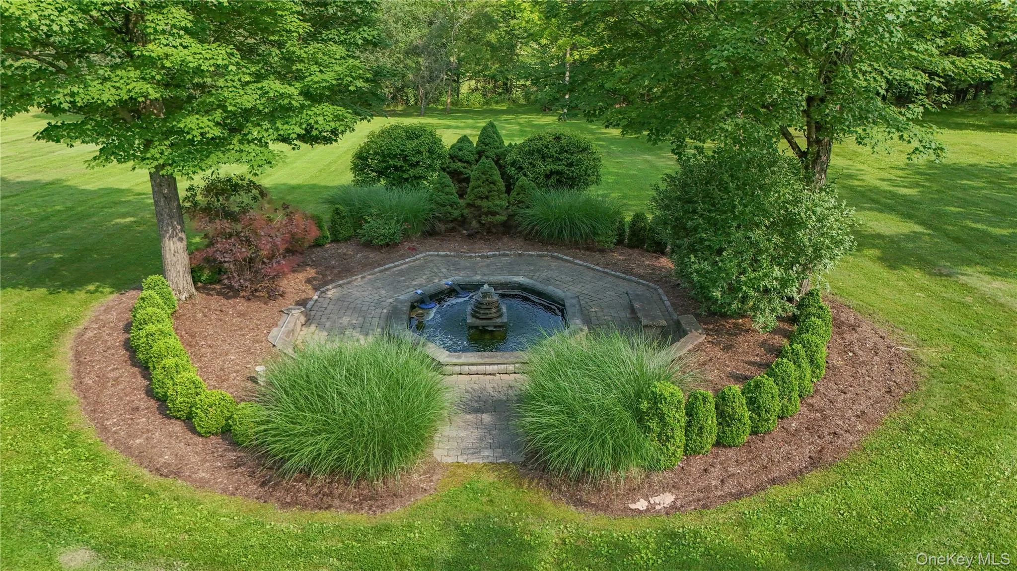 View of the fountain. Rebuiltwater pump and circulation system. New wintercover. Refurbished electrical system. View of the fountain. Rebuiltwater pump and circulation system. New wintercover. Refurbished electrical system.