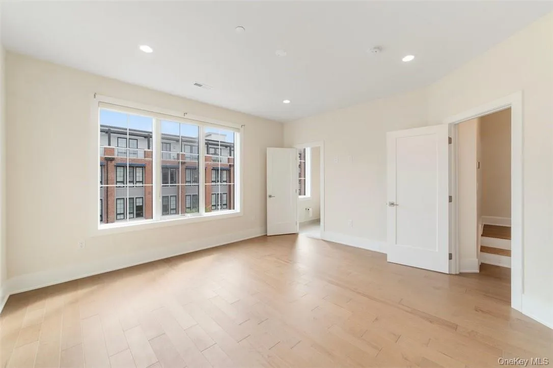 View from other direction to ensuite bath and door to hallway View from other direction to ensuite bath and door to hallway