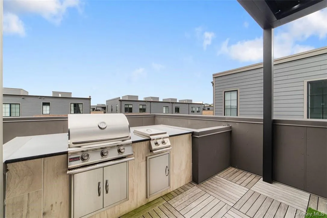Close up of the Grill and Two Burner Cooktop Close up of the Grill and Two Burner Cooktop