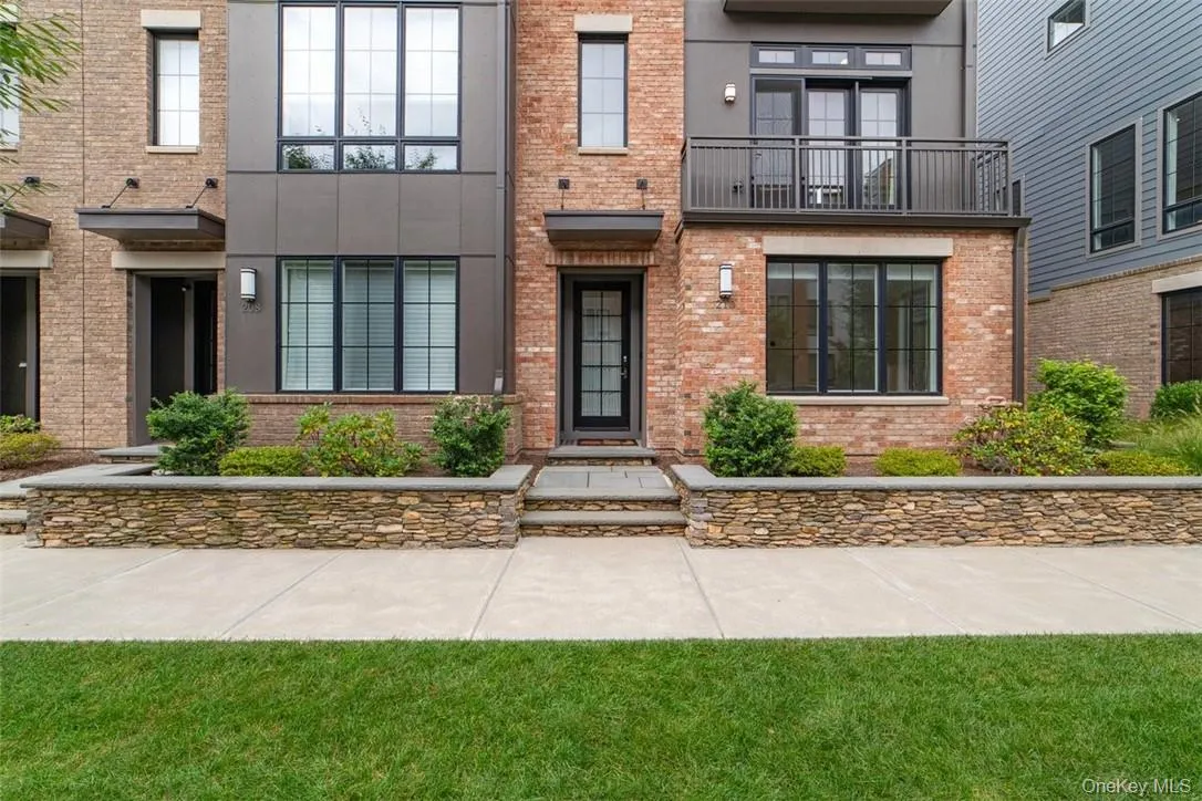 What curb appeal! What curb appeal!