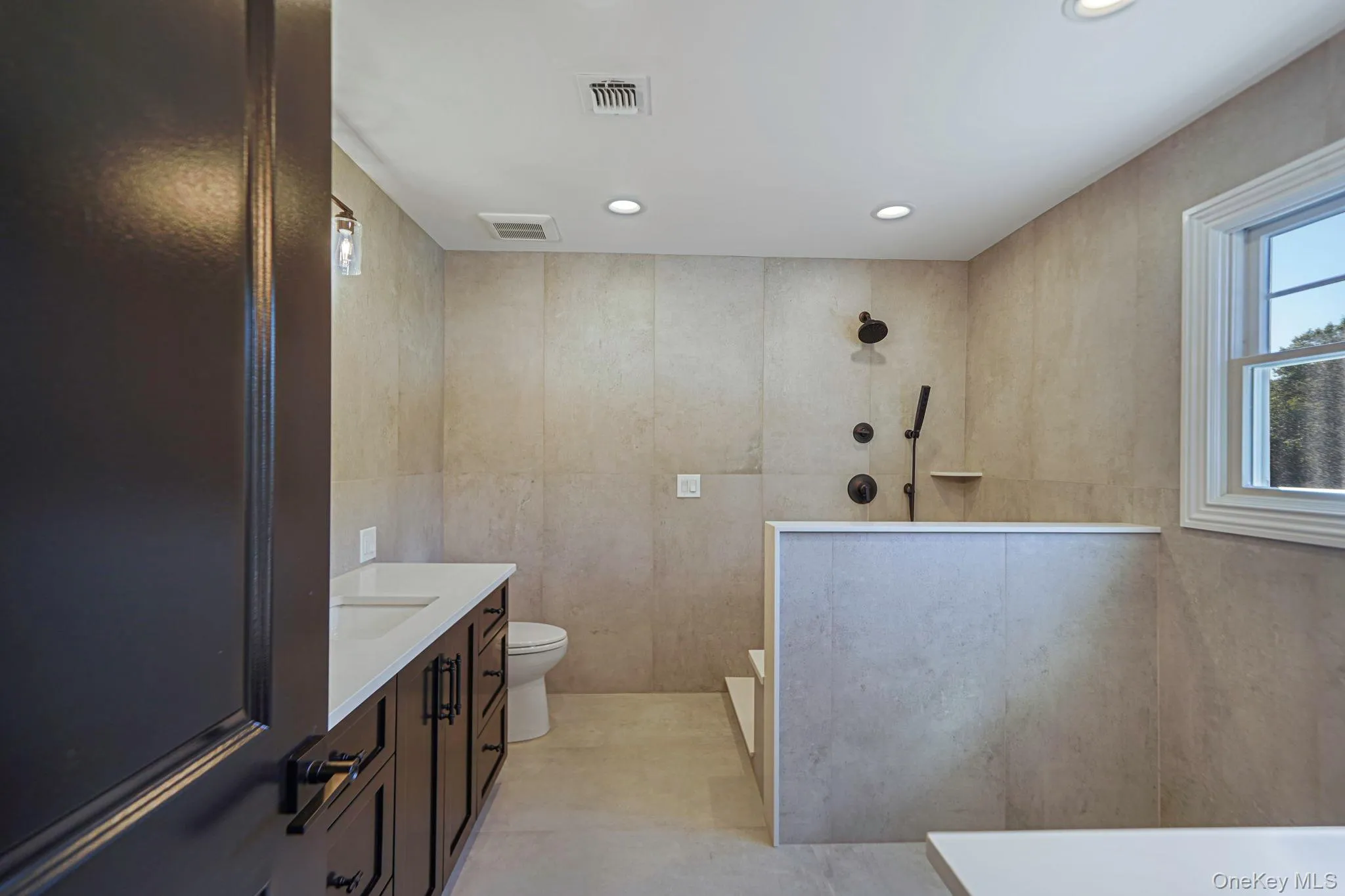 Photos are from builder's other projects. Photos are from builder's other projects.