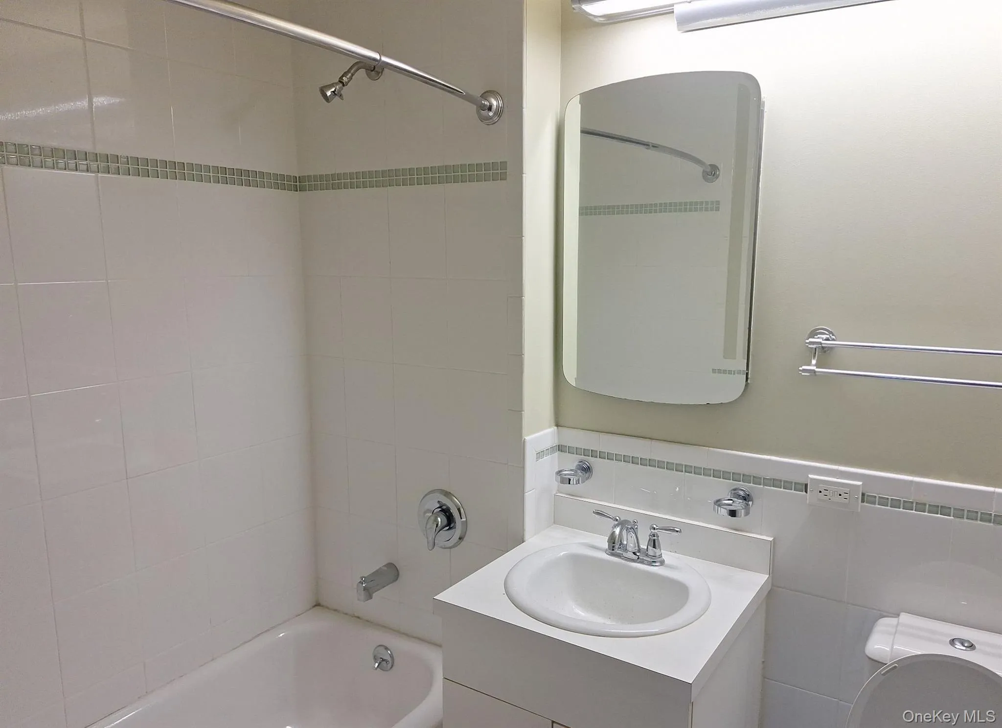 715 Fox Street, New York, NY, 1 Bedroom Bedrooms, 3 Rooms Rooms,1 BathroomBathrooms,Residential,For Rent,Fox,0,877633 715 Fox Street, New York, NY, 1 Bedroom Bedrooms, 3 Rooms Rooms,1 BathroomBathrooms,Residential,For Rent,Fox,0,877633