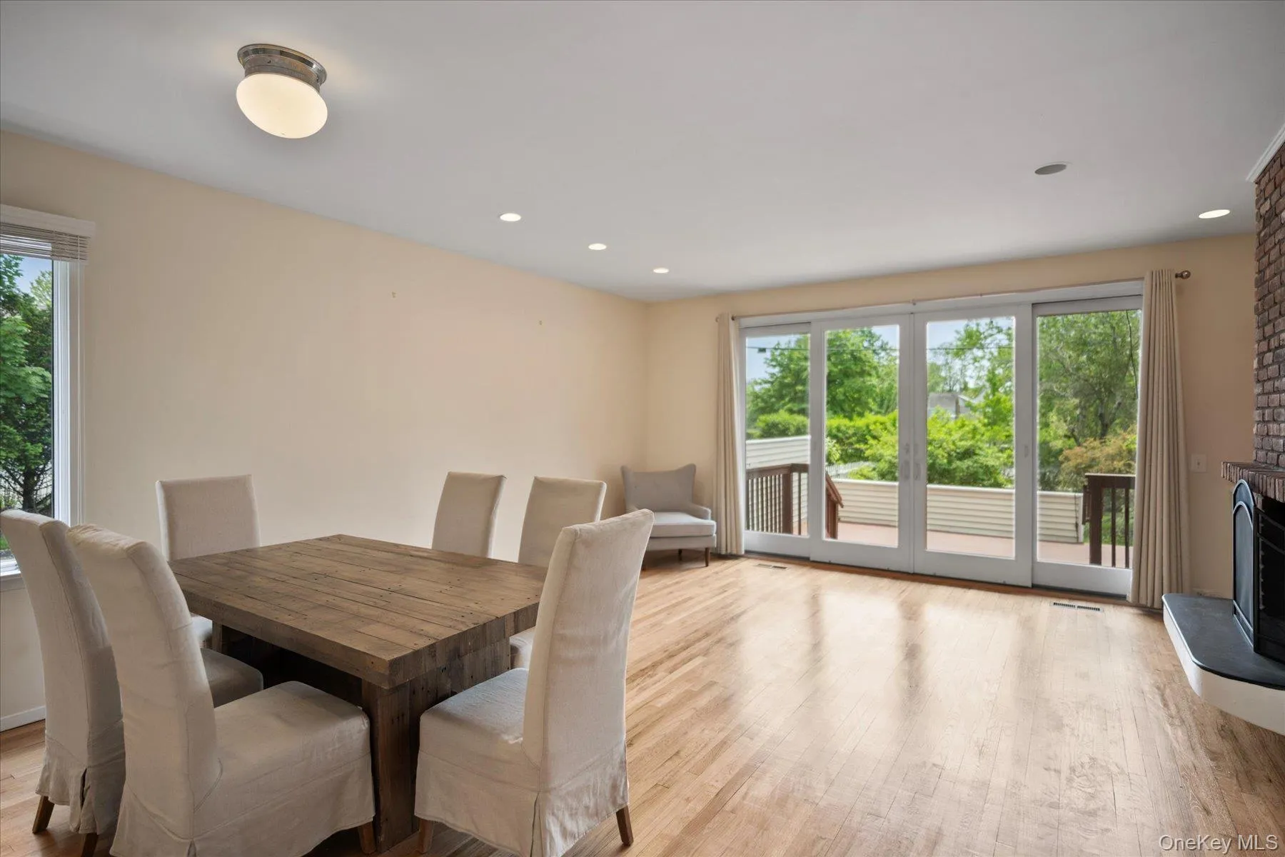 188 Main Street, Southampton, NY, 2 Bedrooms Bedrooms, 5 Rooms Rooms,2 BathroomsBathrooms,Residential Lease,For Rent,Main,0,877709 188 Main Street, Southampton, NY, 2 Bedrooms Bedrooms, 5 Rooms Rooms,2 BathroomsBathrooms,Residential Lease,For Rent,Main,0,877709