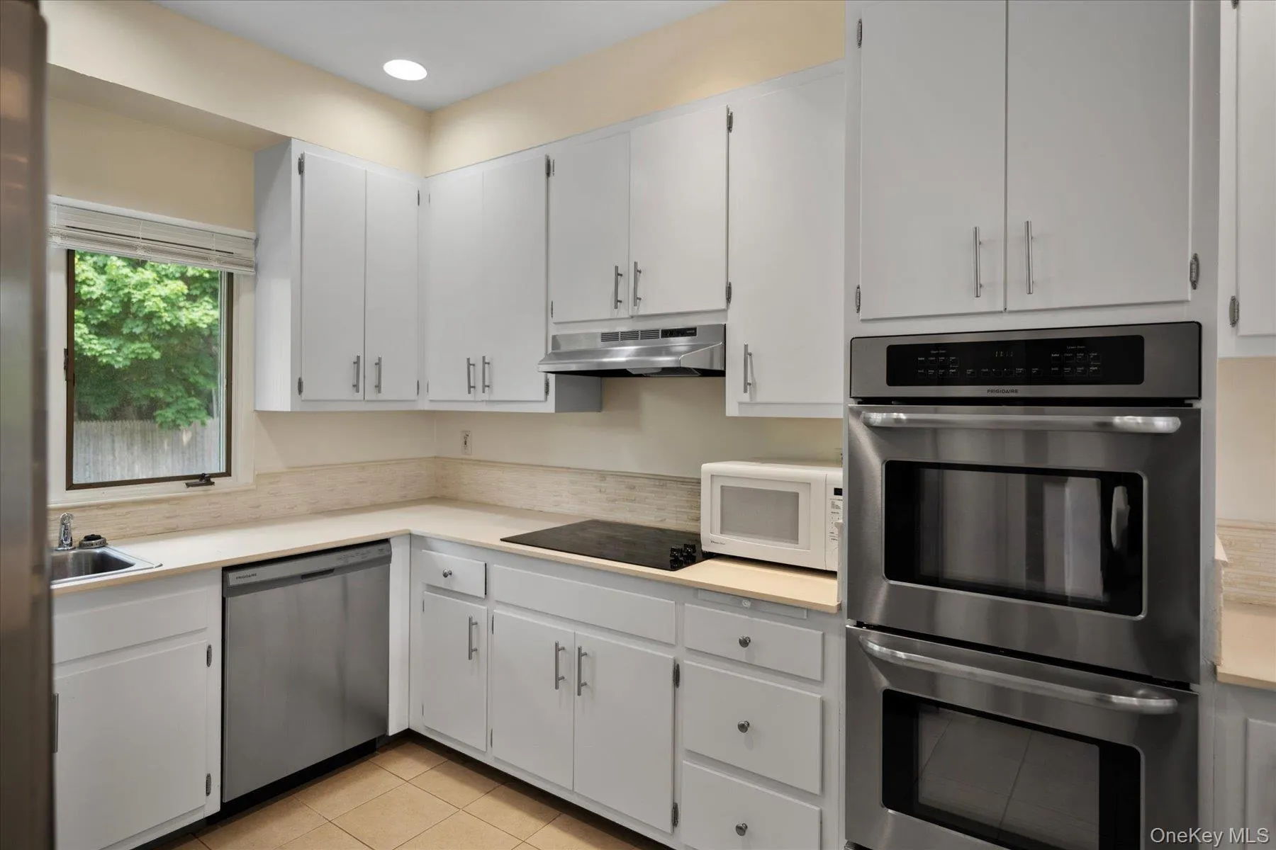 188 Main Street, Southampton, NY, 2 Bedrooms Bedrooms, 5 Rooms Rooms,2 BathroomsBathrooms,Residential Lease,For Rent,Main,0,877709 188 Main Street, Southampton, NY, 2 Bedrooms Bedrooms, 5 Rooms Rooms,2 BathroomsBathrooms,Residential Lease,For Rent,Main,0,877709