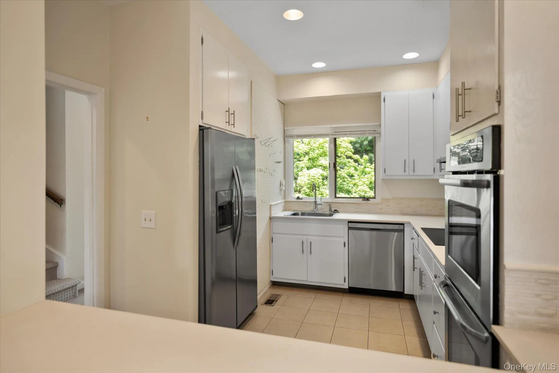 188 Main Street, Southampton, NY, 2 Bedrooms Bedrooms, 5 Rooms Rooms,2 BathroomsBathrooms,Residential Lease,For Rent,Main,0,877709 188 Main Street, Southampton, NY, 2 Bedrooms Bedrooms, 5 Rooms Rooms,2 BathroomsBathrooms,Residential Lease,For Rent,Main,0,877709