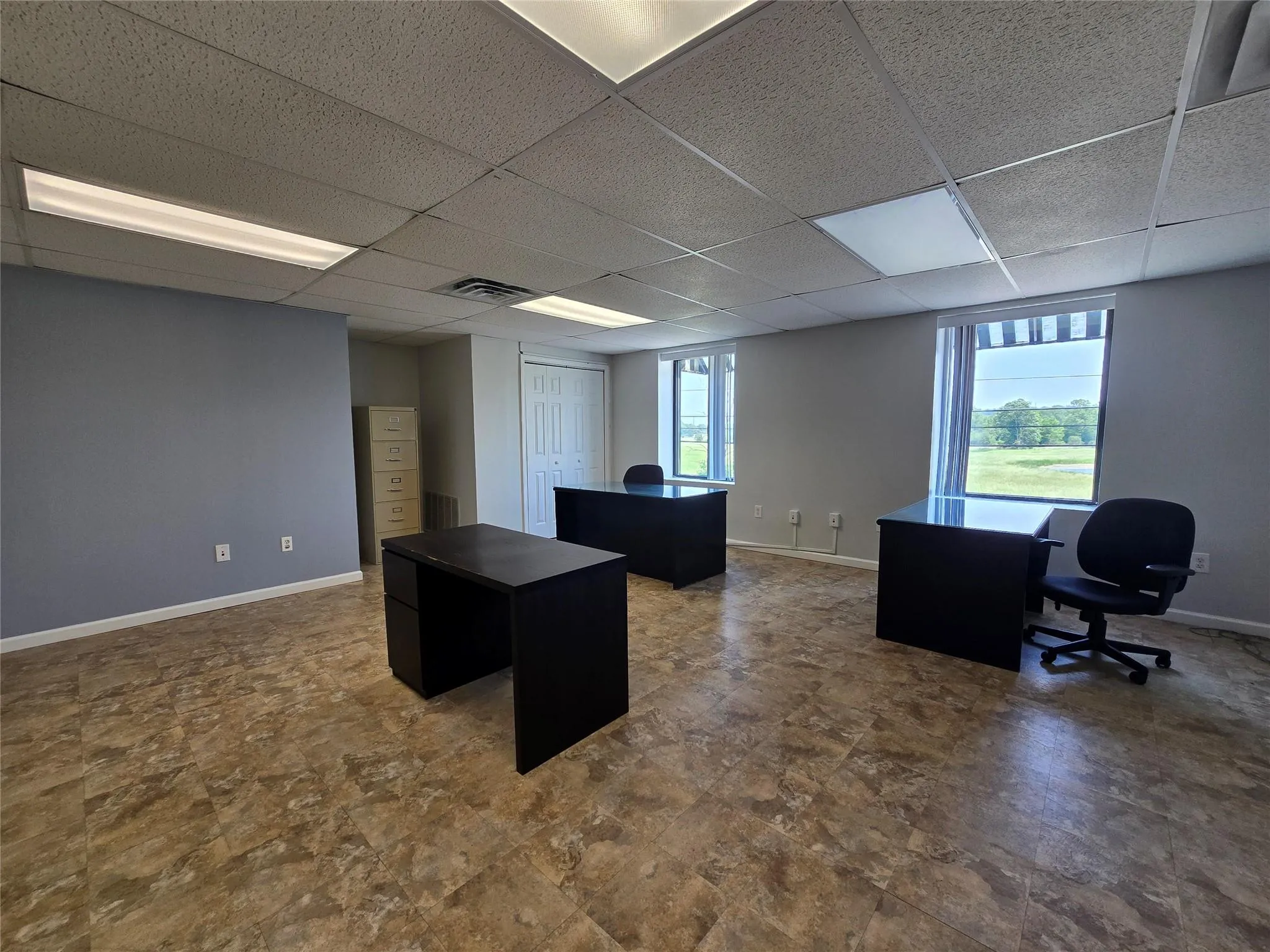 Versatile space with large windows Versatile space with large windows