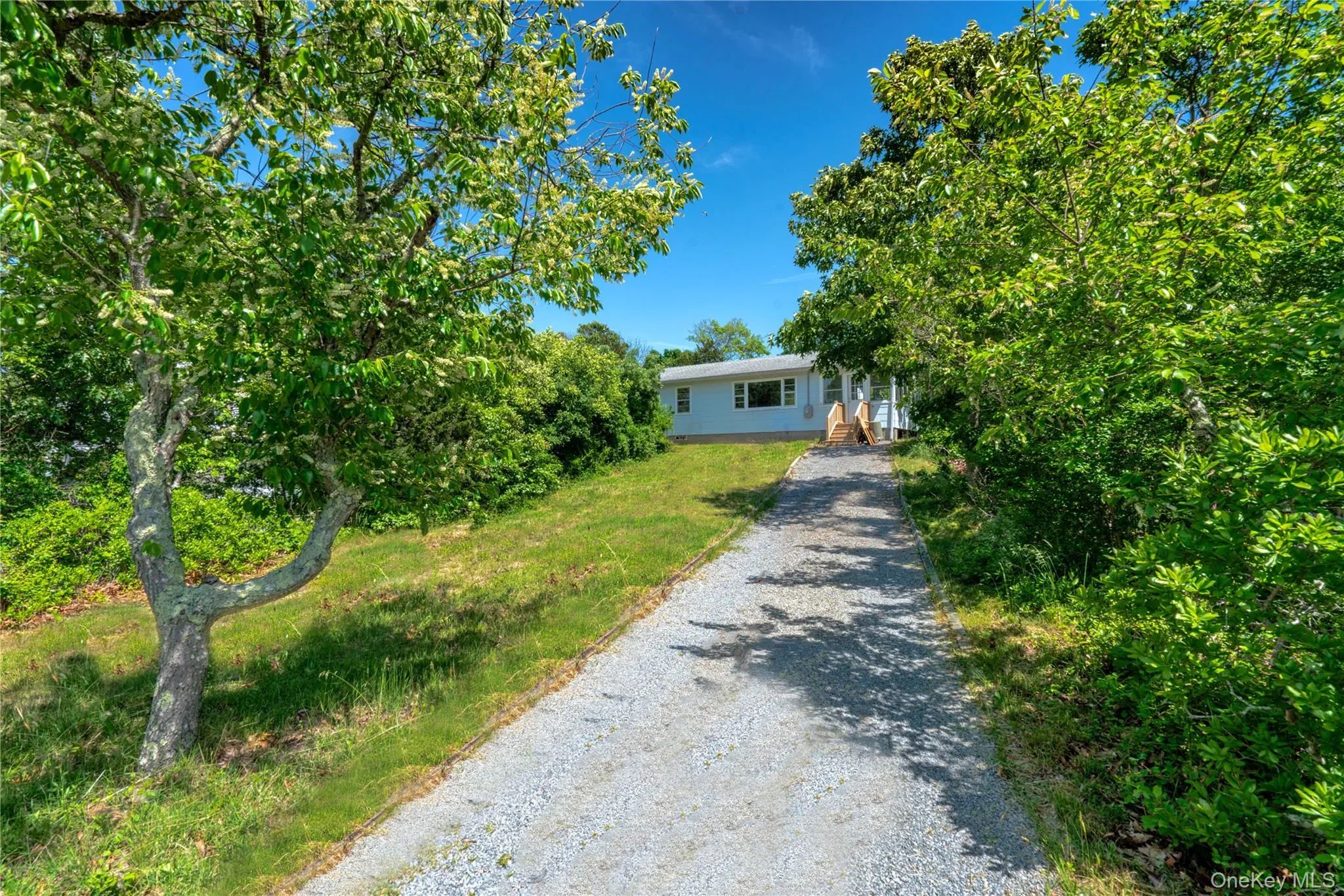 View of front facade with gravel driveway View of front facade with gravel driveway