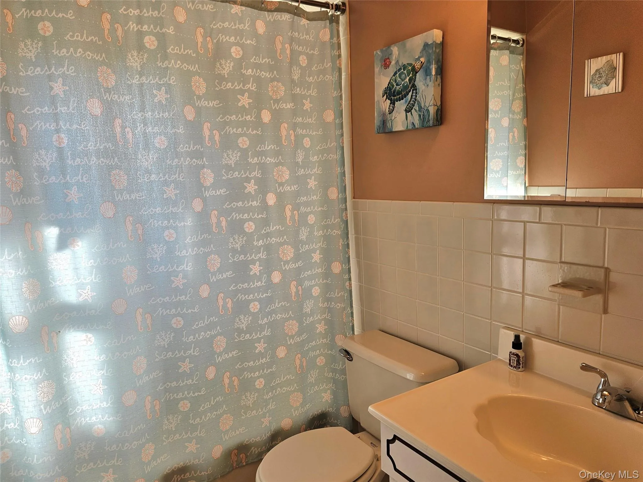 Second Floor Full Bathroom With Tub/Shower Second Floor Full Bathroom With Tub/Shower