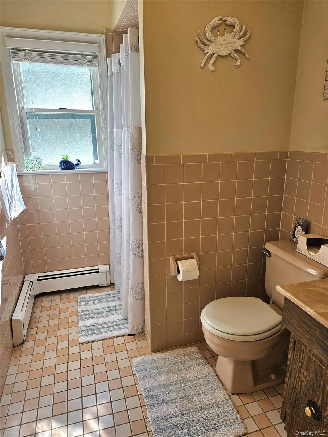 Main Floor Full Bath With Shower Main Floor Full Bath With Shower