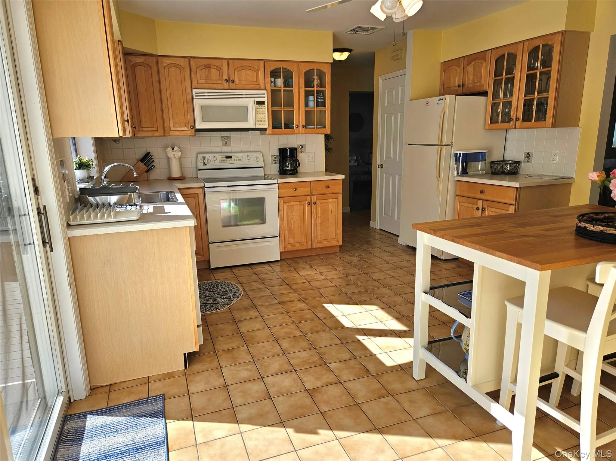 Easy Access To Enjoy All Your Outdoor Meals Easy Access To Enjoy All Your Outdoor Meals