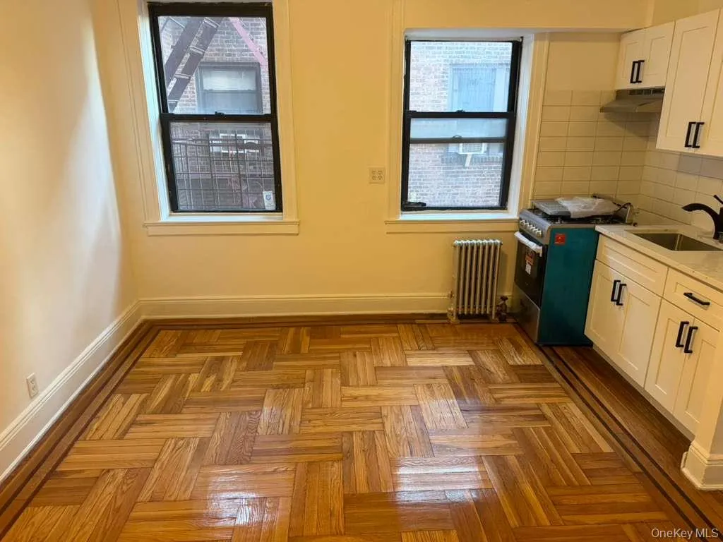 61-40 Saunders Street, New York, NY, 1 Bedroom Bedrooms, 3 Rooms Rooms,1 BathroomBathrooms,Residential Sale,For Rent,Saunders,0,879831 61-40 Saunders Street, New York, NY, 1 Bedroom Bedrooms, 3 Rooms Rooms,1 BathroomBathrooms,Residential Sale,For Rent,Saunders,0,879831