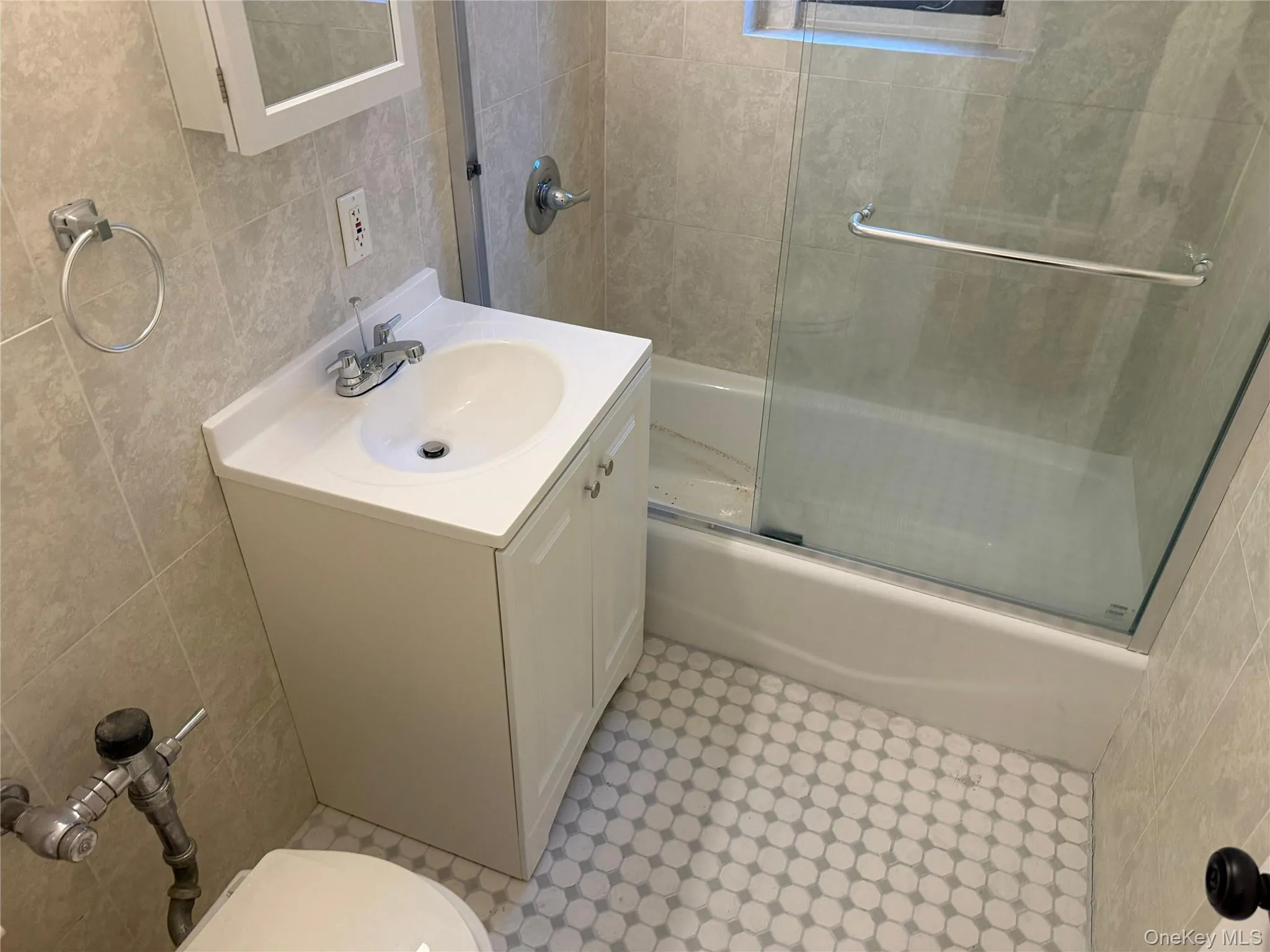 61-40 Saunders Street, New York, NY, 1 Bedroom Bedrooms, 3 Rooms Rooms,1 BathroomBathrooms,Residential Sale,For Rent,Saunders,0,879831 61-40 Saunders Street, New York, NY, 1 Bedroom Bedrooms, 3 Rooms Rooms,1 BathroomBathrooms,Residential Sale,For Rent,Saunders,0,879831