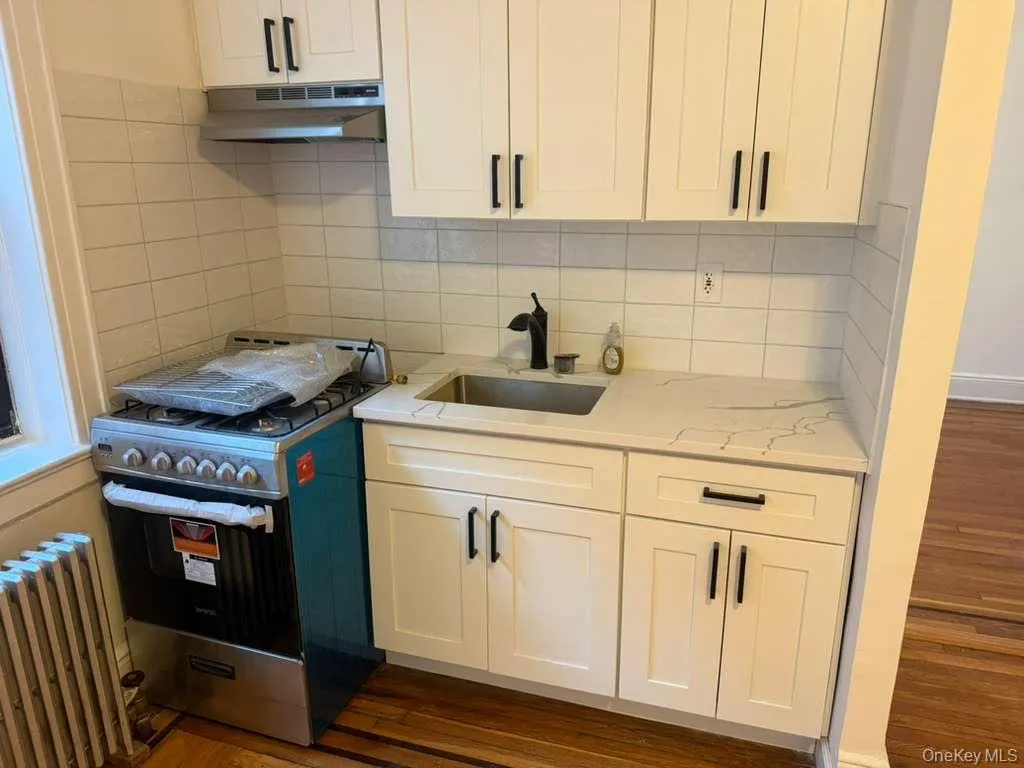 61-40 Saunders Street, New York, NY, 1 Bedroom Bedrooms, 3 Rooms Rooms,1 BathroomBathrooms,Residential Sale,For Rent,Saunders,0,879831 61-40 Saunders Street, New York, NY, 1 Bedroom Bedrooms, 3 Rooms Rooms,1 BathroomBathrooms,Residential Sale,For Rent,Saunders,0,879831