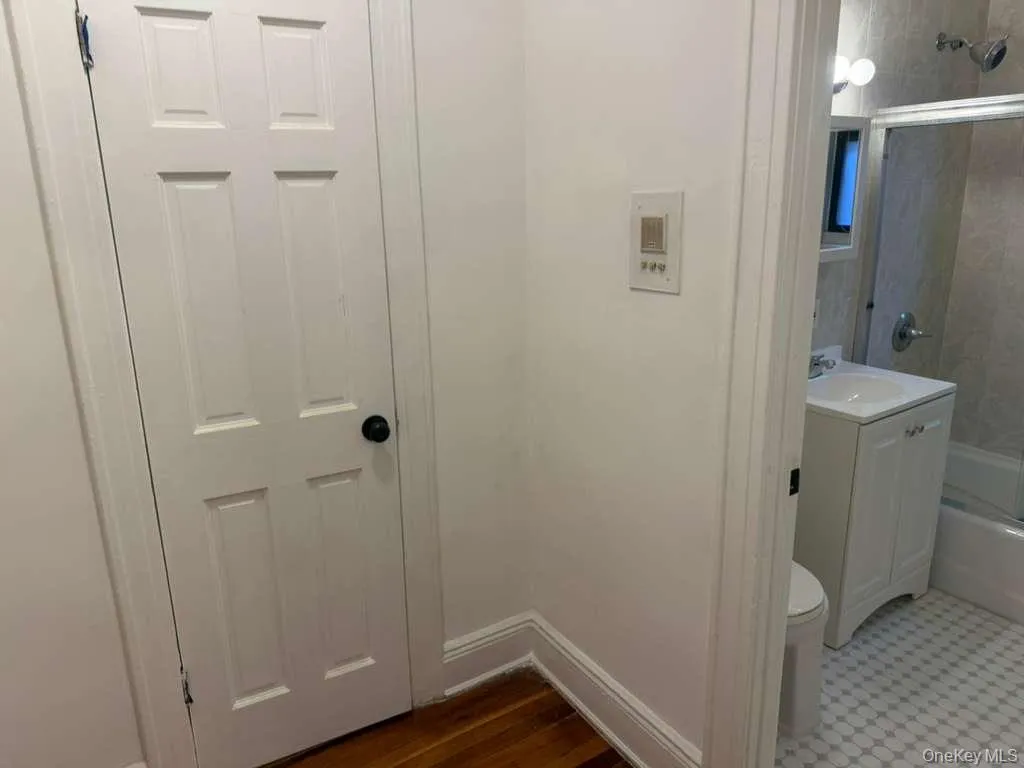 61-40 Saunders Street, New York, NY, 1 Bedroom Bedrooms, 3 Rooms Rooms,1 BathroomBathrooms,Residential Sale,For Rent,Saunders,0,879831 61-40 Saunders Street, New York, NY, 1 Bedroom Bedrooms, 3 Rooms Rooms,1 BathroomBathrooms,Residential Sale,For Rent,Saunders,0,879831