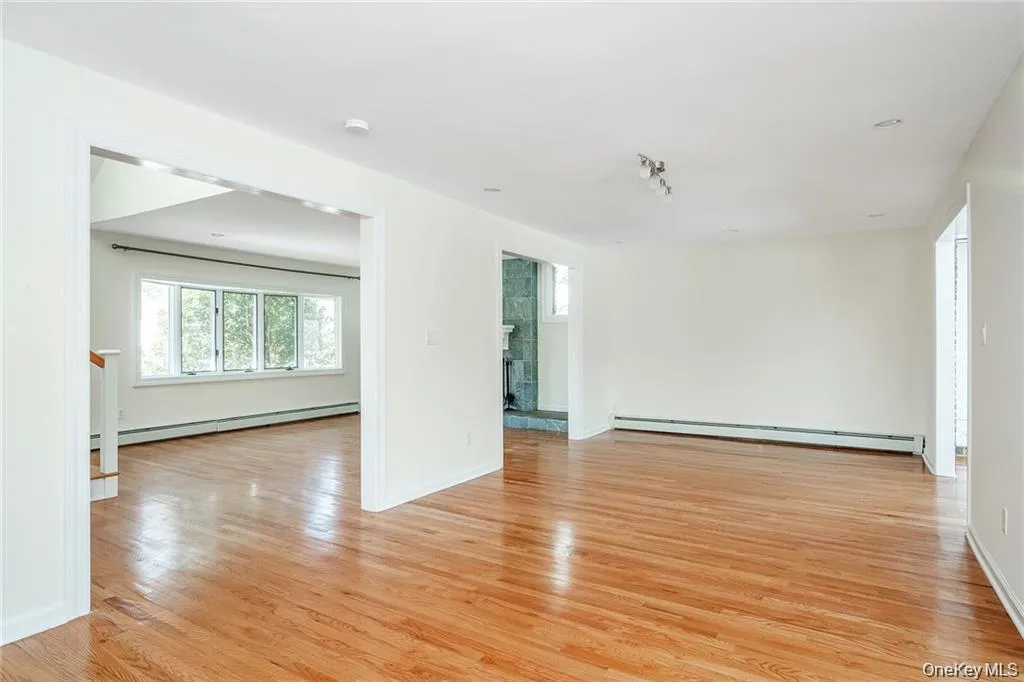 Light filled Dining/Family Room Area Light filled Dining/Family Room Area