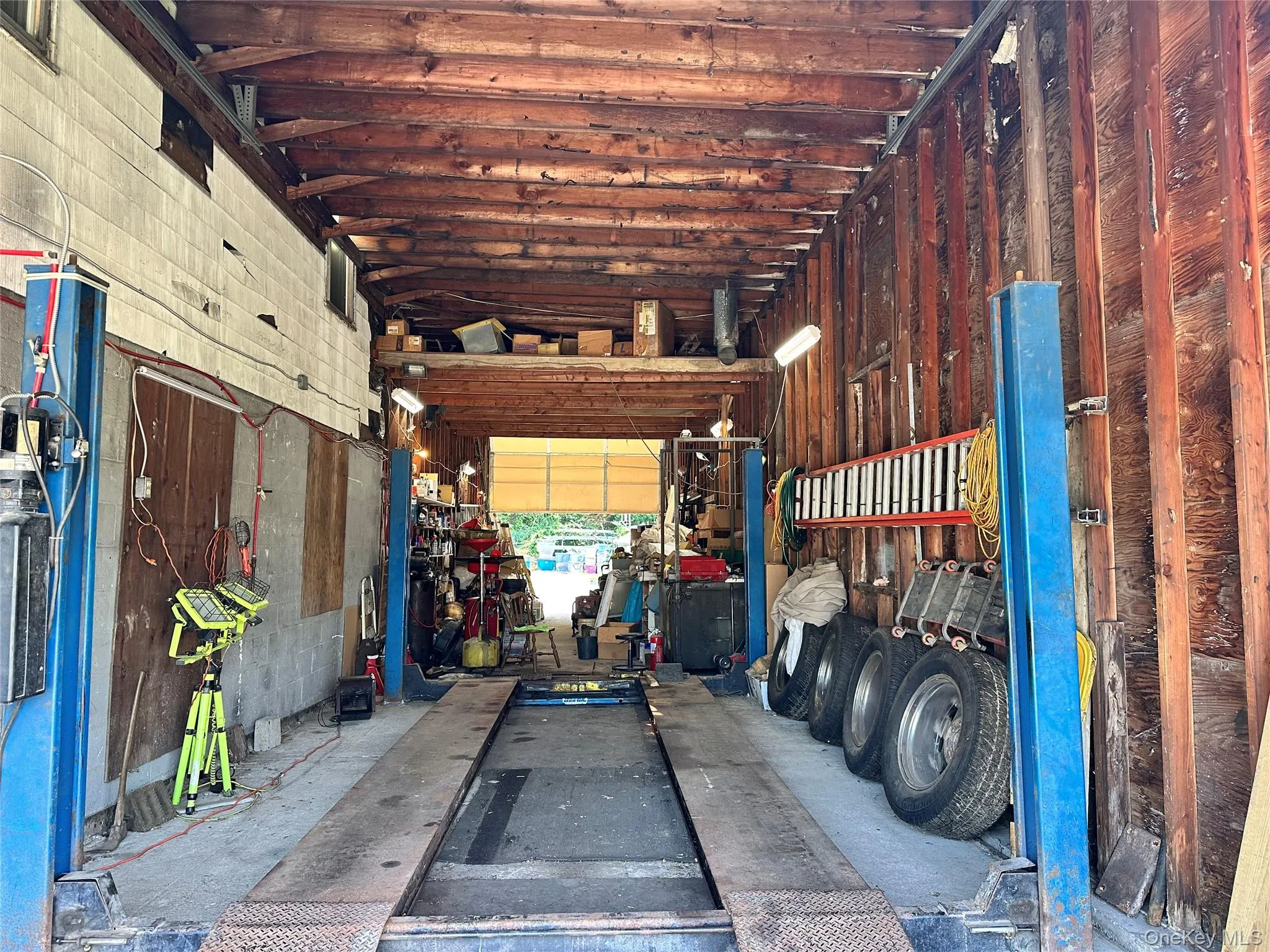 Front bay of garage for Rent Front bay of garage for Rent