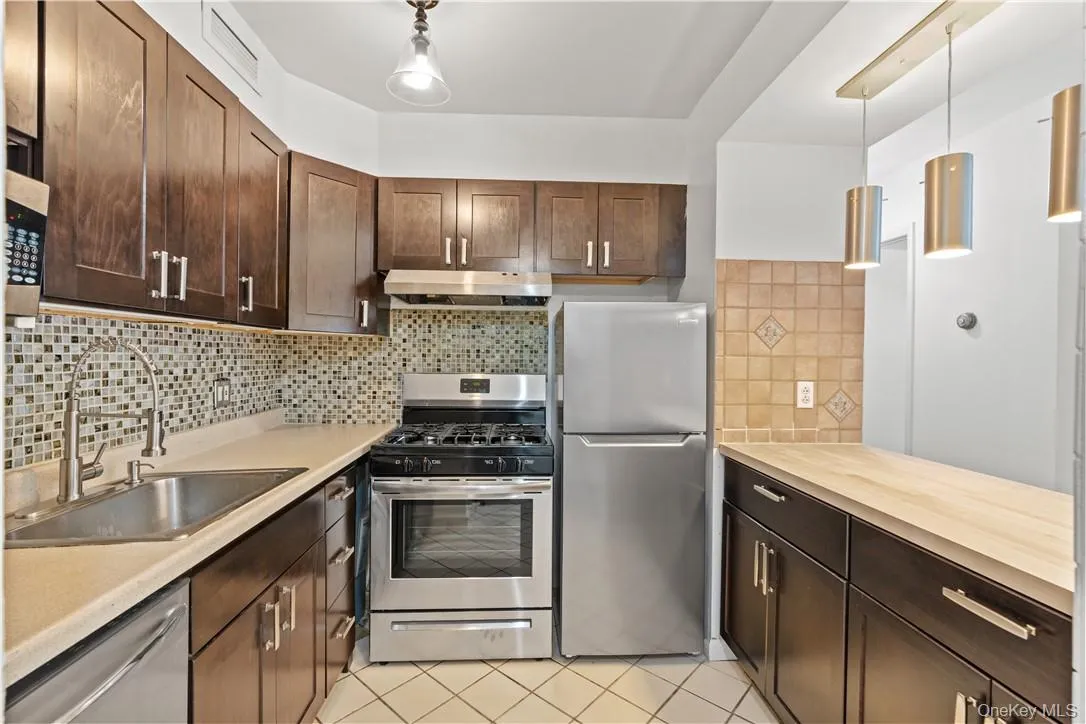 501 Barry Avenue, Rye Town, NY, 1 Bedroom Bedrooms, 3 Rooms Rooms,1 BathroomBathrooms,Residential Lease,For Rent,Barry,0,881064 501 Barry Avenue, Rye Town, NY, 1 Bedroom Bedrooms, 3 Rooms Rooms,1 BathroomBathrooms,Residential Lease,For Rent,Barry,0,881064