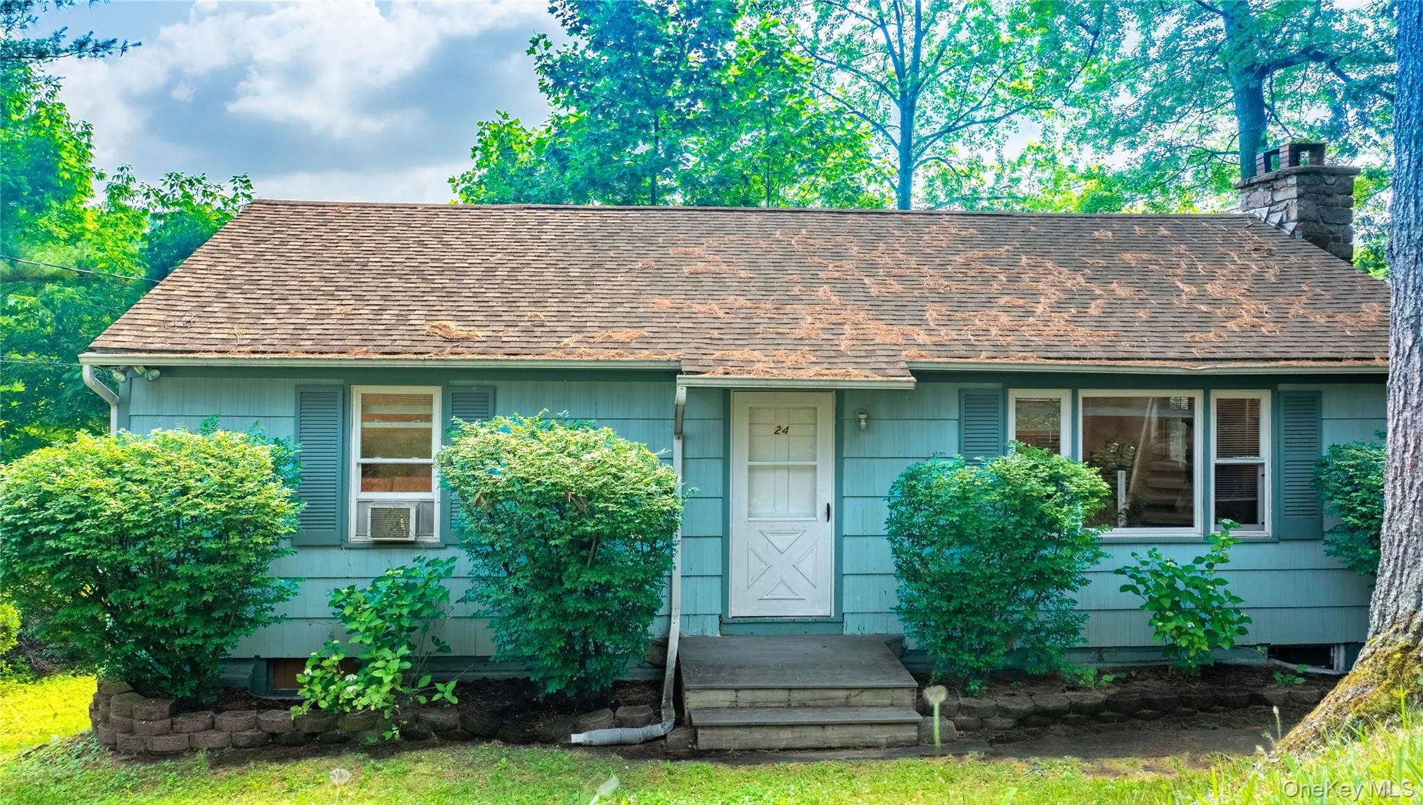 The charming lakeside cottage offers 1,040 SF on the main floor and an additional 920 SF on the walk-out lower level. The charming lakeside cottage offers 1,040 SF on the main floor and an additional 920 SF on the walk-out lower level.