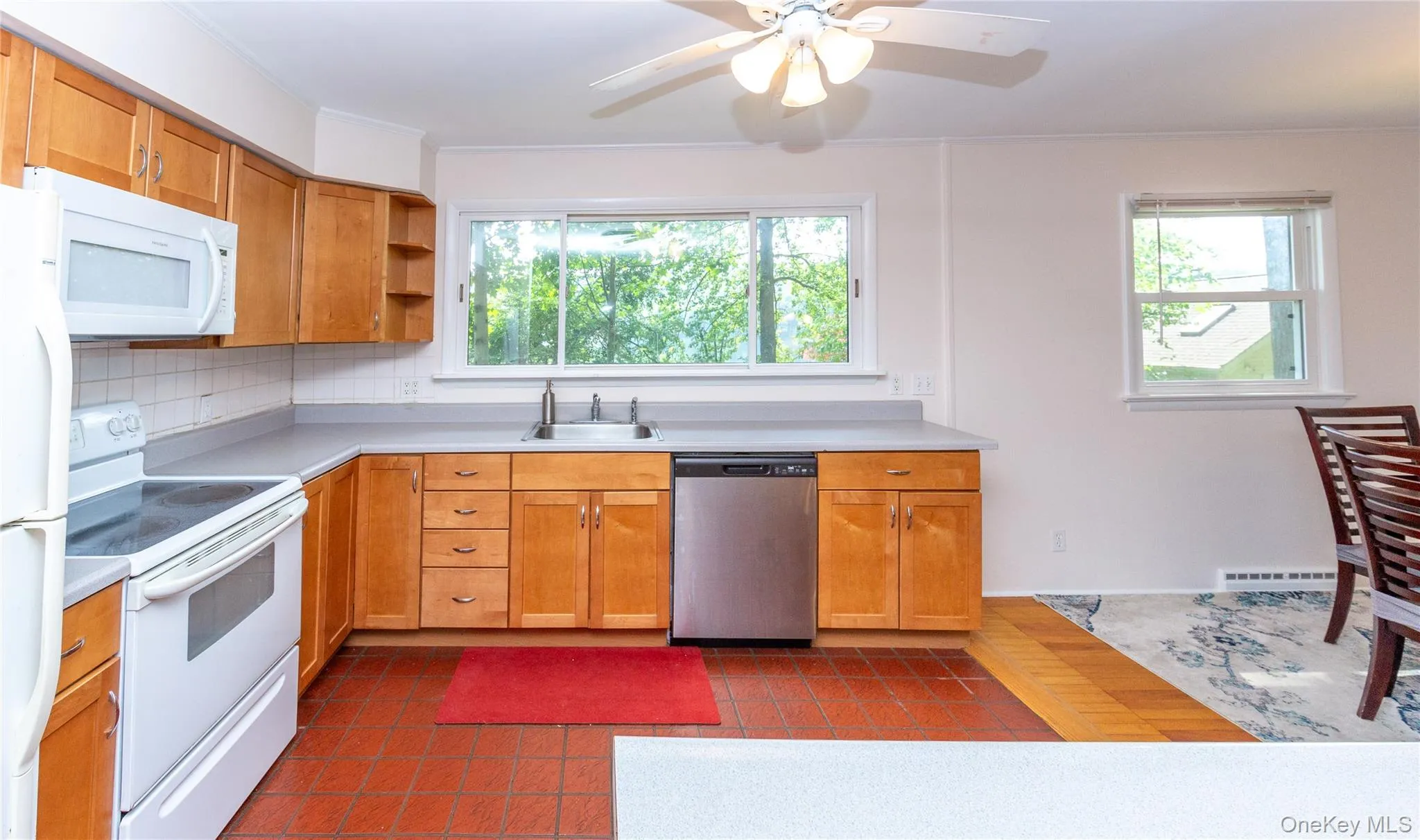Nicely sized kitchen. Nicely sized kitchen.