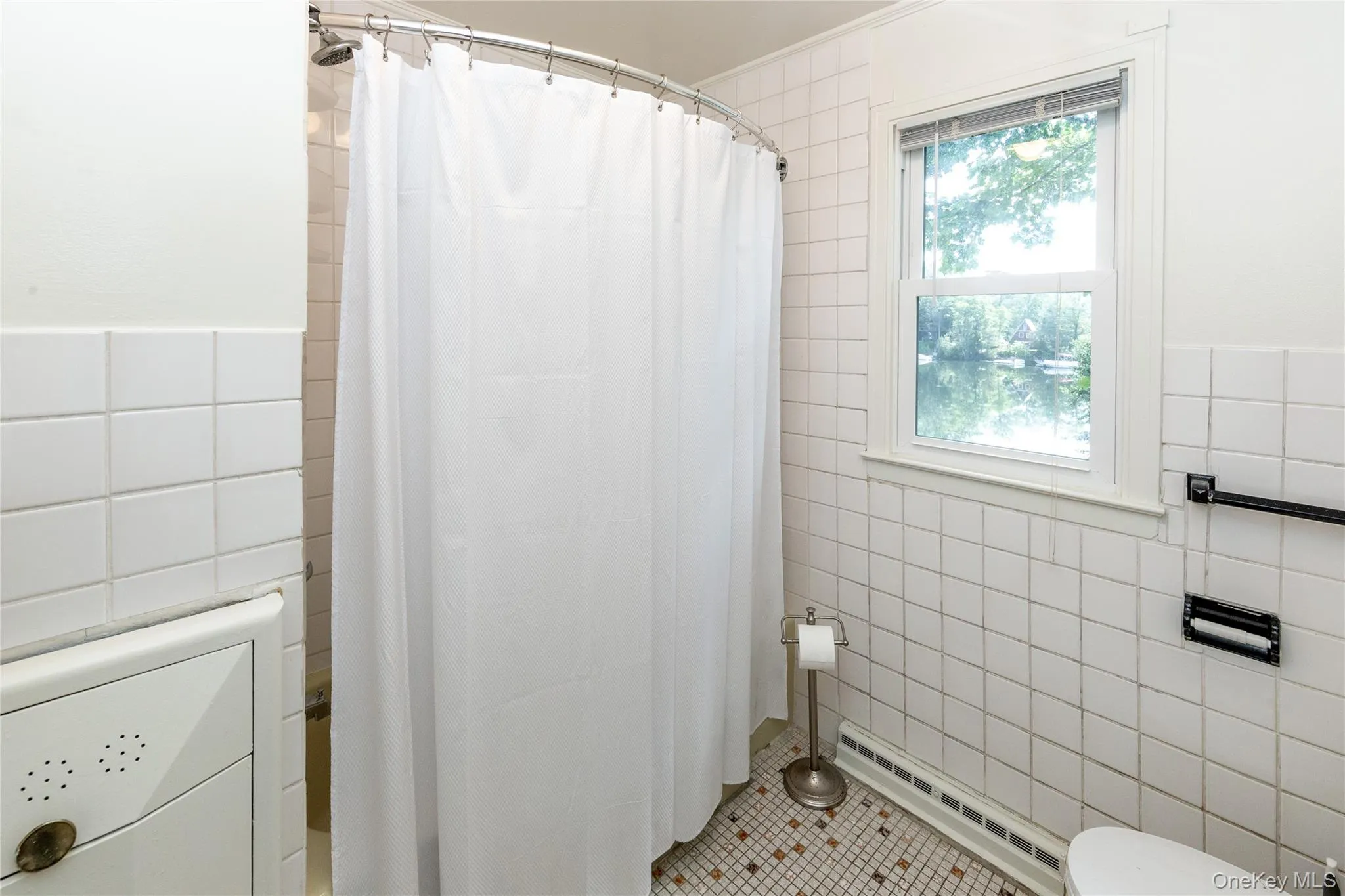 Complete with a tub. Complete with a tub.