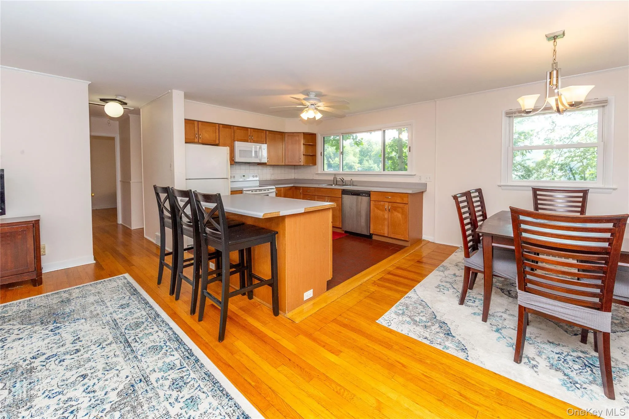 Open kitchen. Open kitchen.