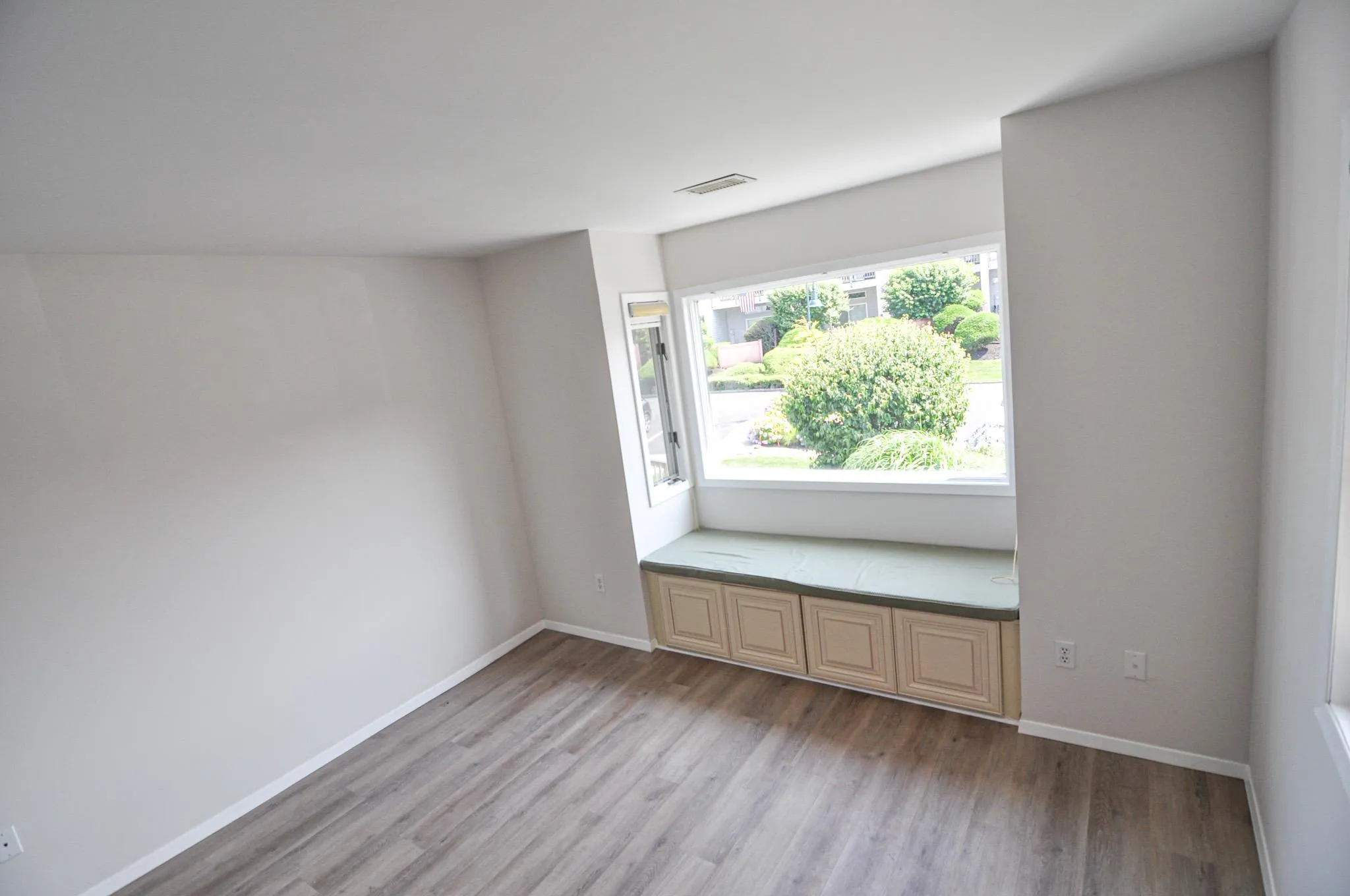 2nd Bedroom 2nd Bedroom