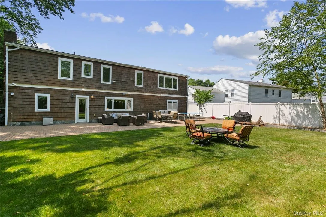 Enjoy your spacious and private rear yard! Enjoy your spacious and private rear yard!