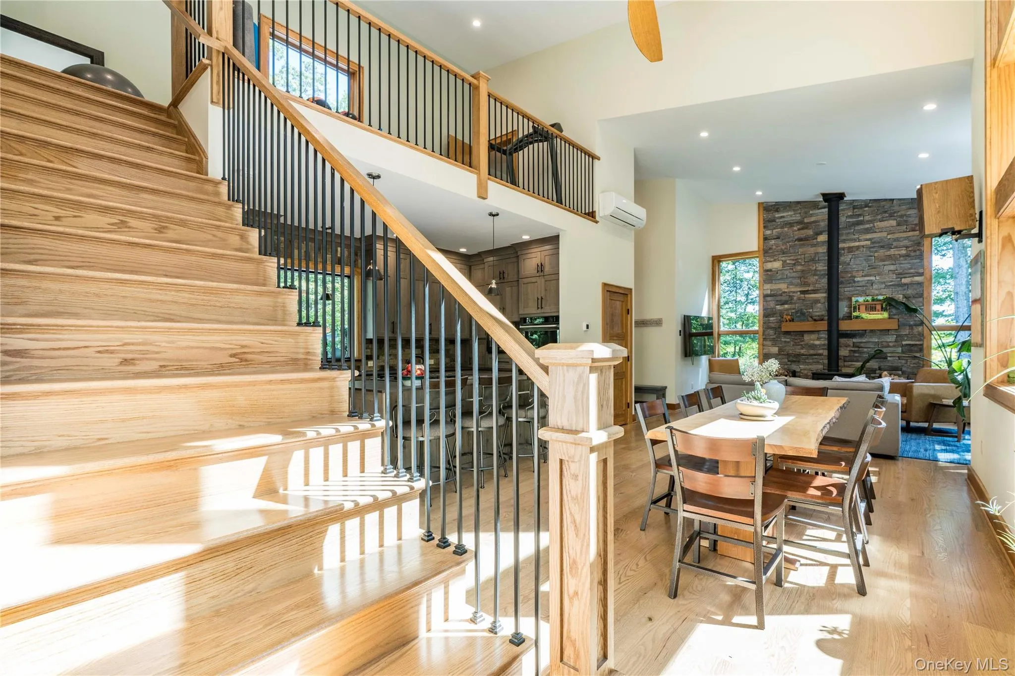 Open Oak Staircase to Second Floor Open Oak Staircase to Second Floor
