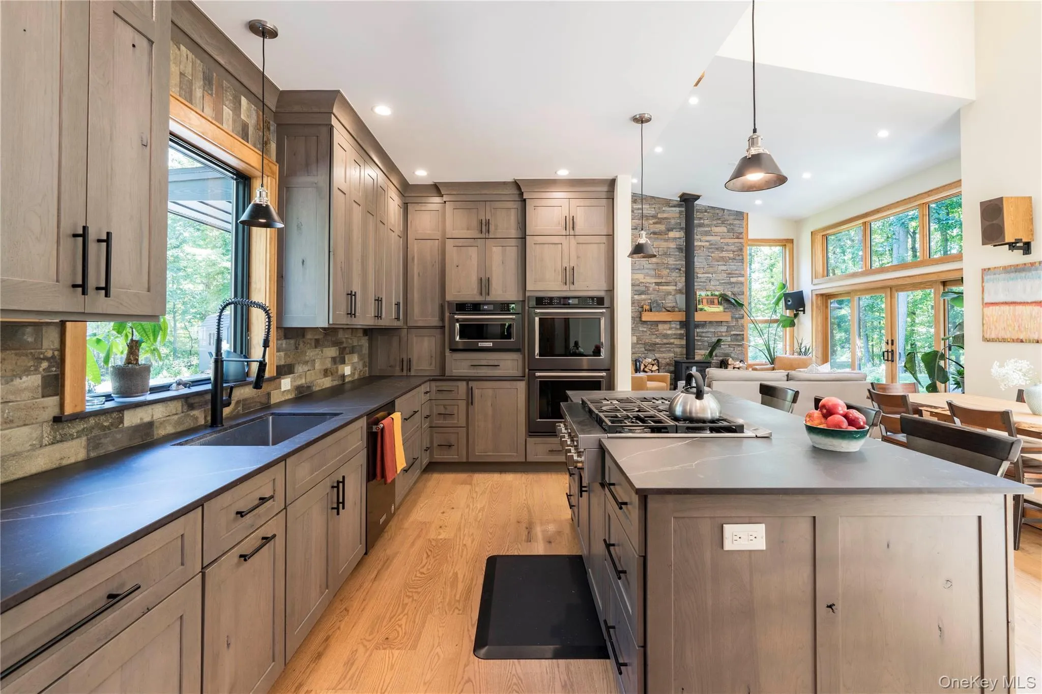 Kitchen has Plenty of Storage & Countertop Space Kitchen has Plenty of Storage & Countertop Space