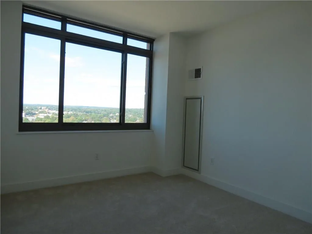 Second bedroom with great views! Second bedroom with great views!
