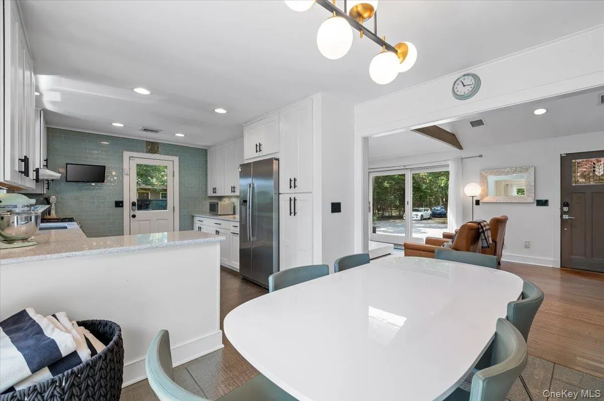 94 Hands Creek Road, East Hampton, NY, 4 Bedrooms Bedrooms, 10 Rooms Rooms,3 BathroomsBathrooms,Residential,For Rent,Hands Creek,0,881973 94 Hands Creek Road, East Hampton, NY, 4 Bedrooms Bedrooms, 10 Rooms Rooms,3 BathroomsBathrooms,Residential,For Rent,Hands Creek,0,881973