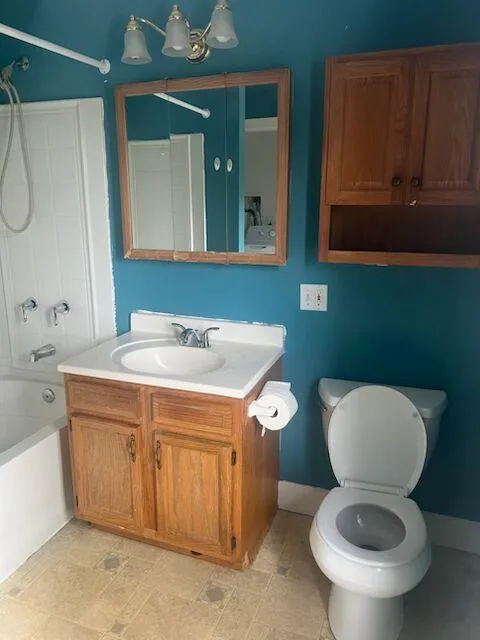 Full bathroom with bathing tub / shower combination and vanity Full bathroom with bathing tub / shower combination and vanity