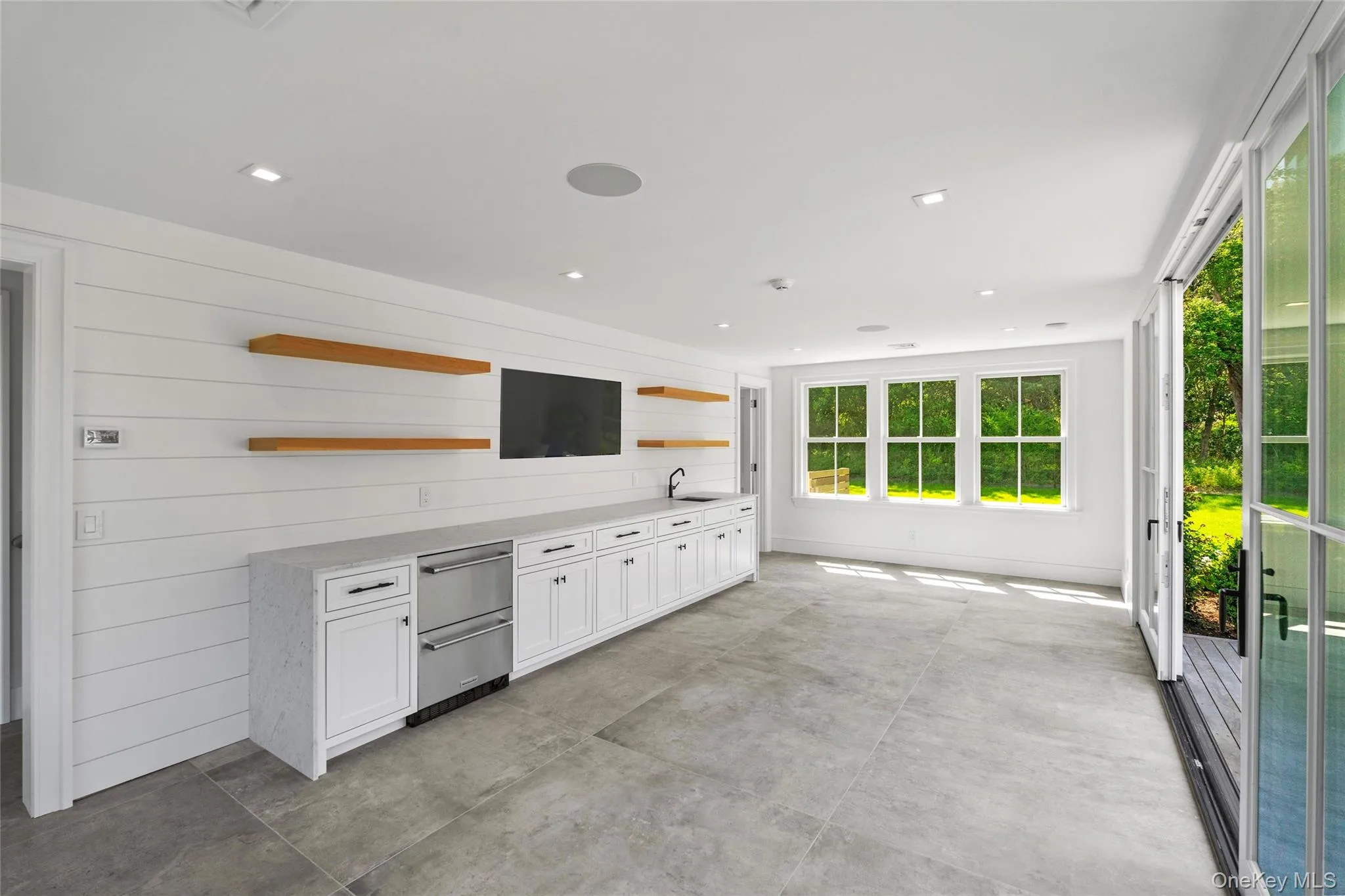 2 story Fully equipped Guest /Pool house first floor with full custom marble baths. 2 story Fully equipped Guest /Pool house first floor with full custom marble baths.