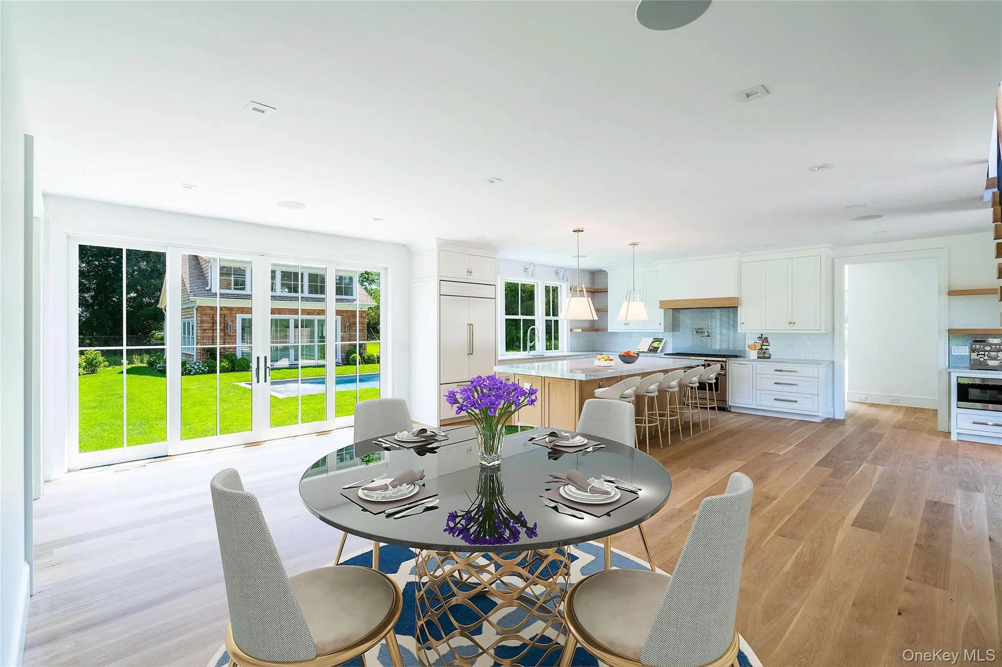 Fabulous open layout and dining area Fabulous open layout and dining area