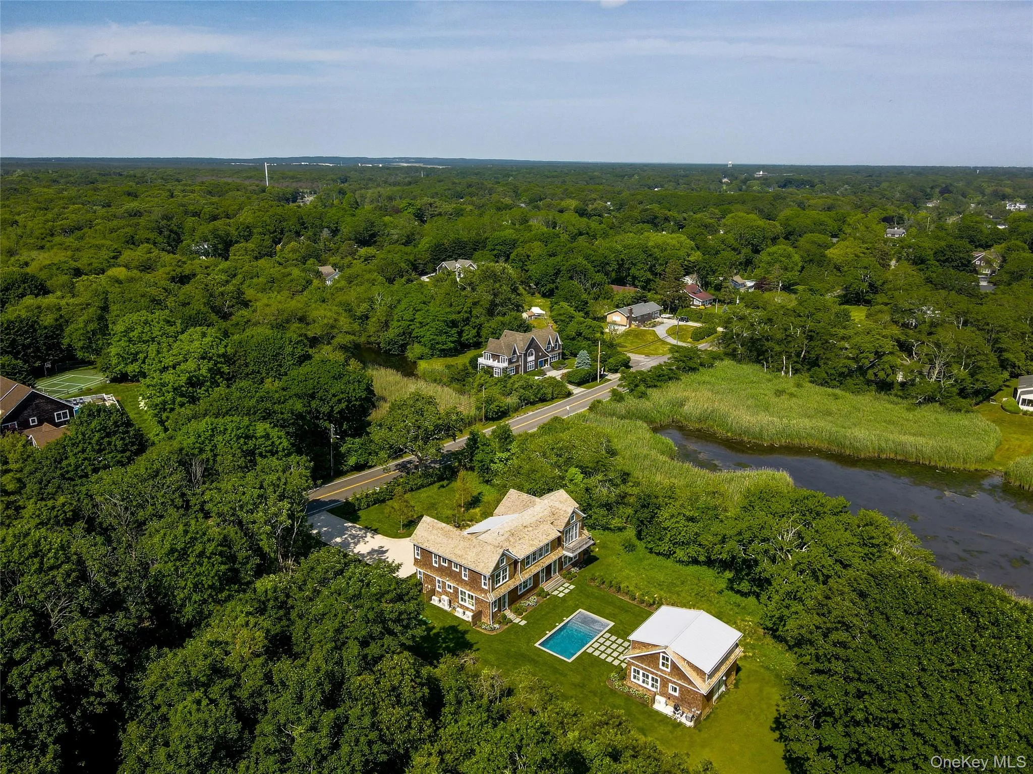 Birdseye view looking north of this exceptional new waterfront estate. Birdseye view looking north of this exceptional new waterfront estate.