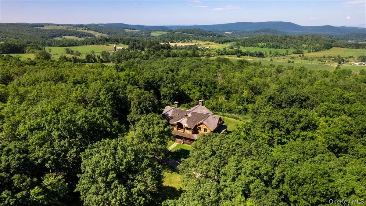 The property has 360 degree views The property has 360 degree views