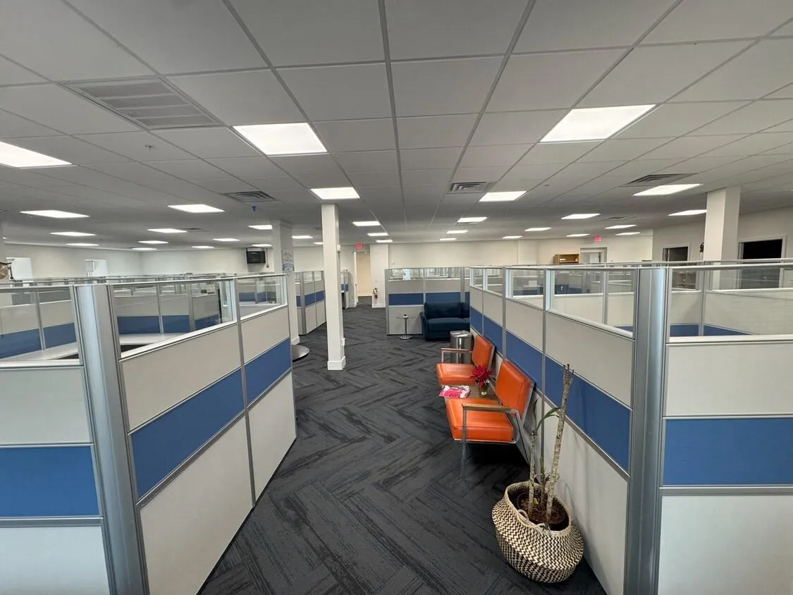 Overview of the office cubicles Overview of the office cubicles