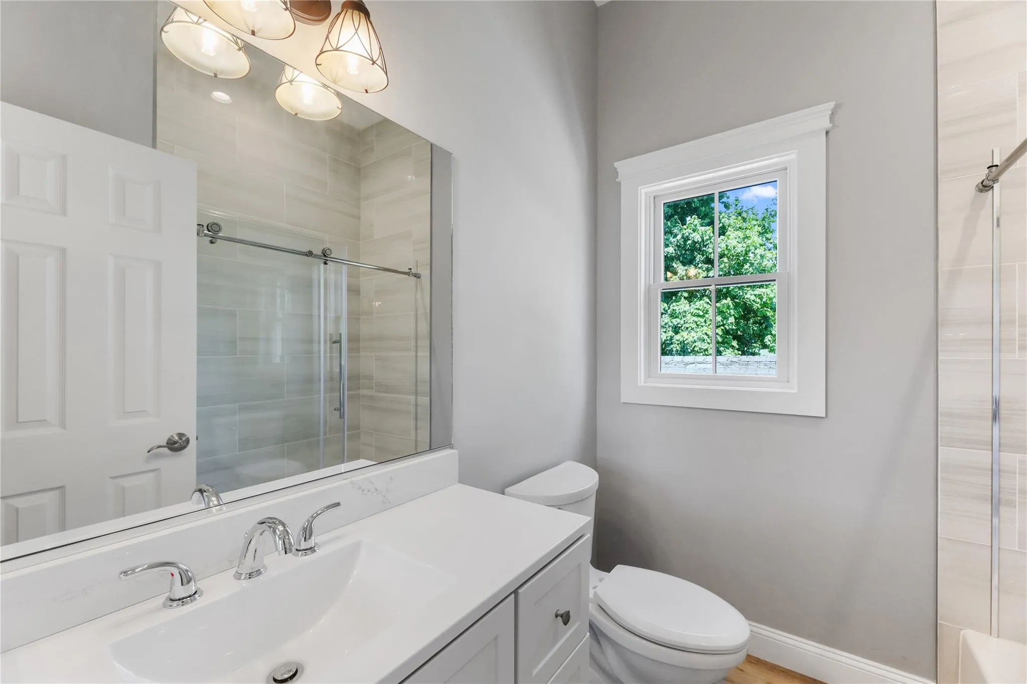 Full Bathroom on 2nd Floor Full Bathroom on 2nd Floor