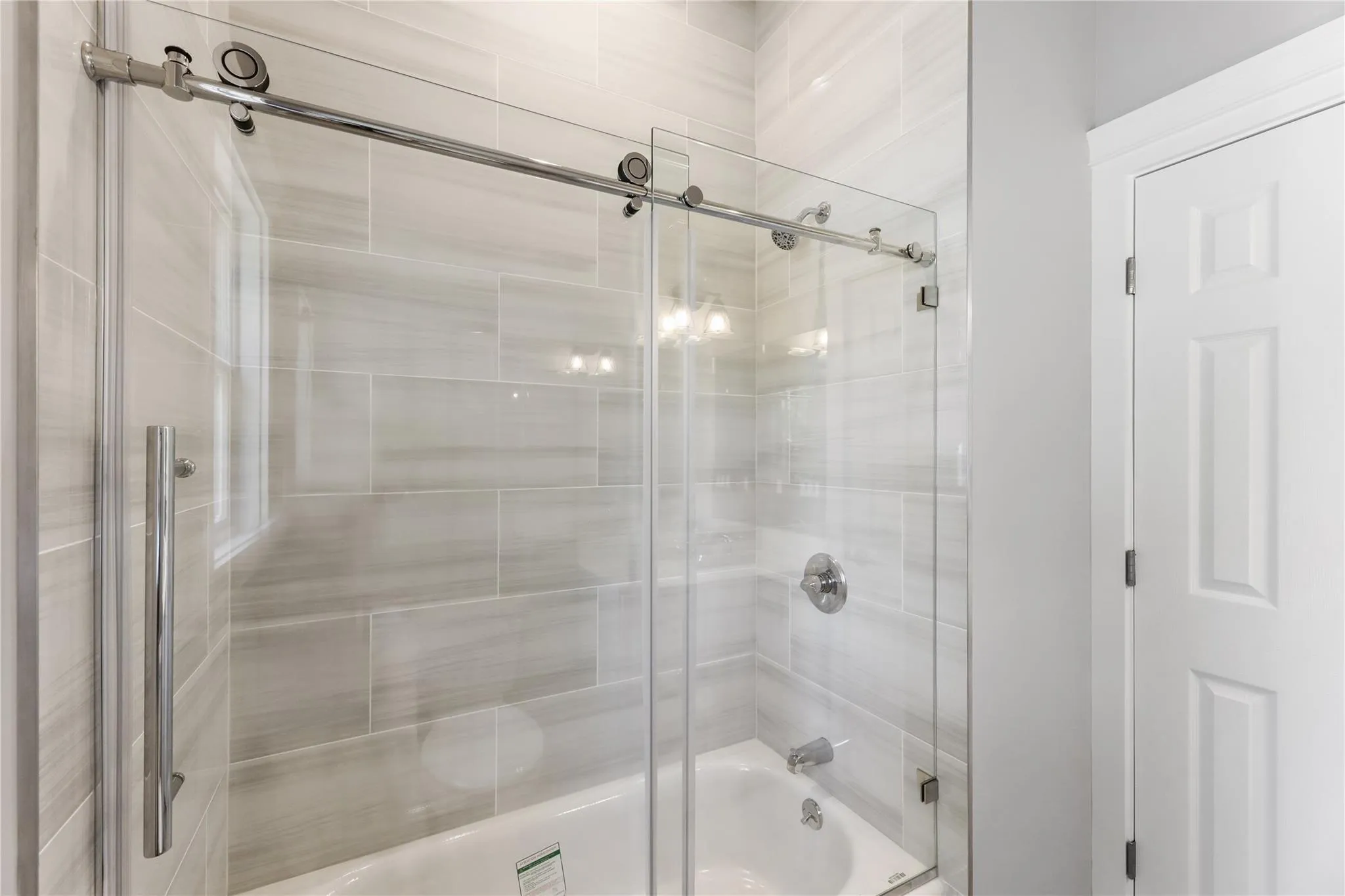 Full Bathroom on 2nd Floor Full Bathroom on 2nd Floor