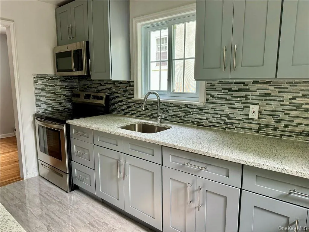 415 Warwick Avenue, Mount Vernon, NY, 3 Bedrooms Bedrooms, 6 Rooms Rooms,1 BathroomBathrooms,Residential Lease,Idx,Warwick,883568 415 Warwick Avenue, Mount Vernon, NY, 3 Bedrooms Bedrooms, 6 Rooms Rooms,1 BathroomBathrooms,Residential Lease,Idx,Warwick,883568