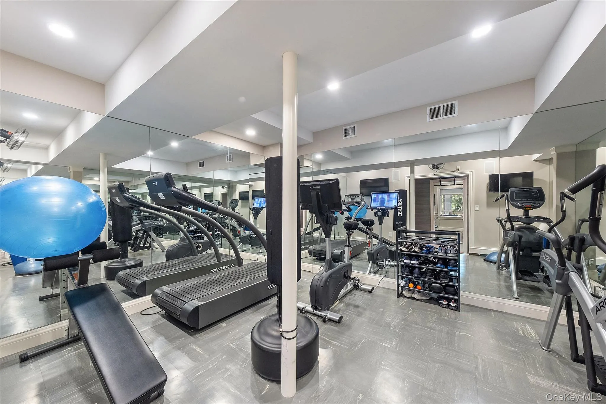 8 Ridgeview Circle, North Castle, NY, 5 Bedrooms Bedrooms, 11 Rooms Rooms,8 BathroomsBathrooms,Residential,For Rent,Ridgeview,0,884079 8 Ridgeview Circle, North Castle, NY, 5 Bedrooms Bedrooms, 11 Rooms Rooms,8 BathroomsBathrooms,Residential,For Rent,Ridgeview,0,884079