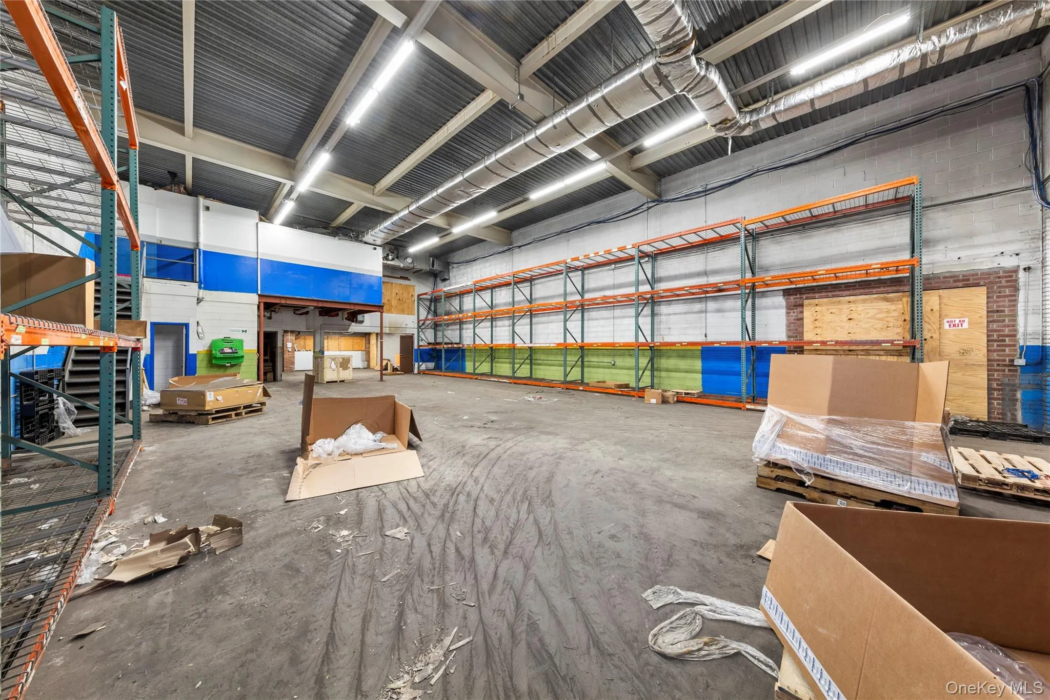 Misc room featuring a garage Misc room featuring a garage